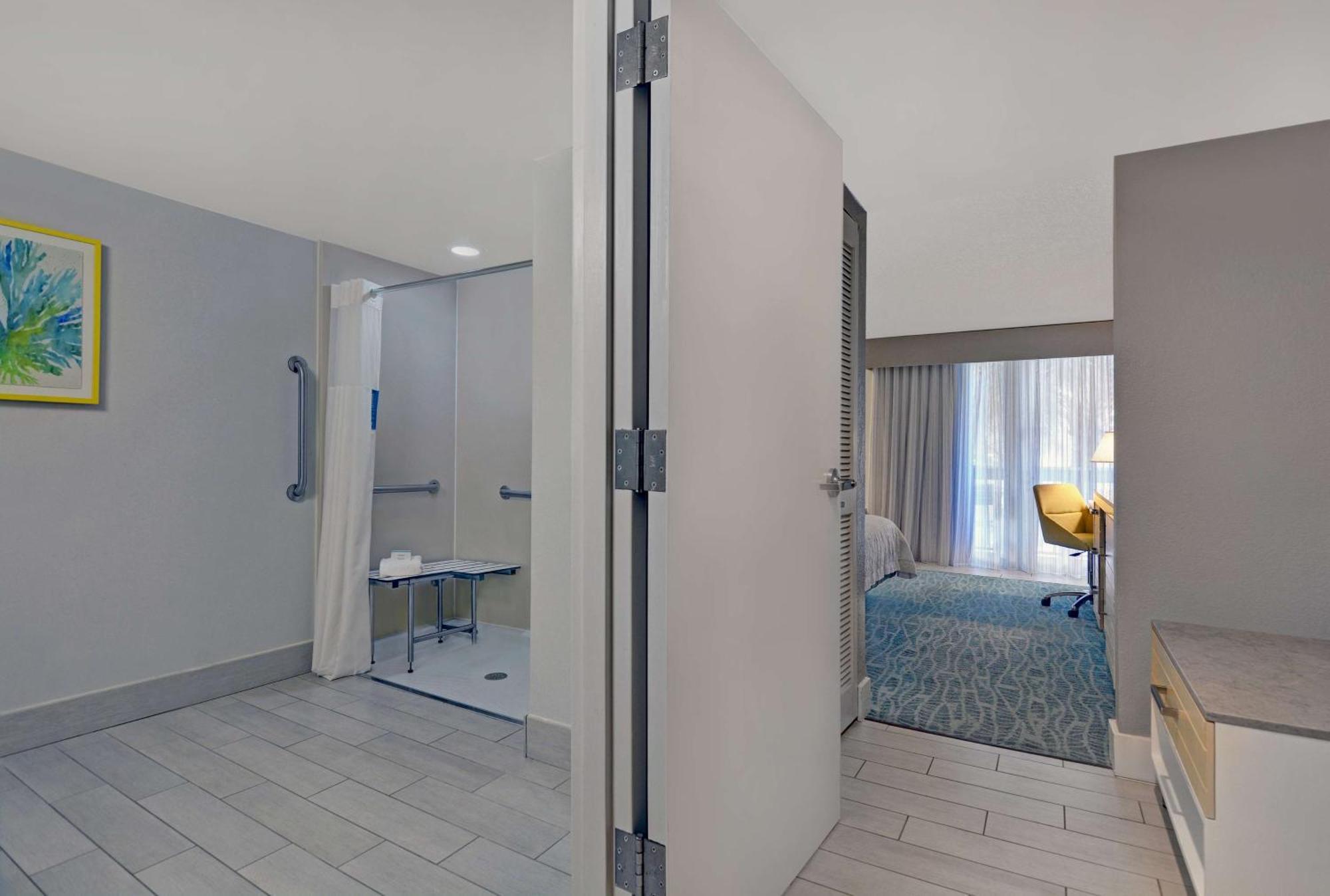 1 King Room Oceanfront View,1551311047:JPEG