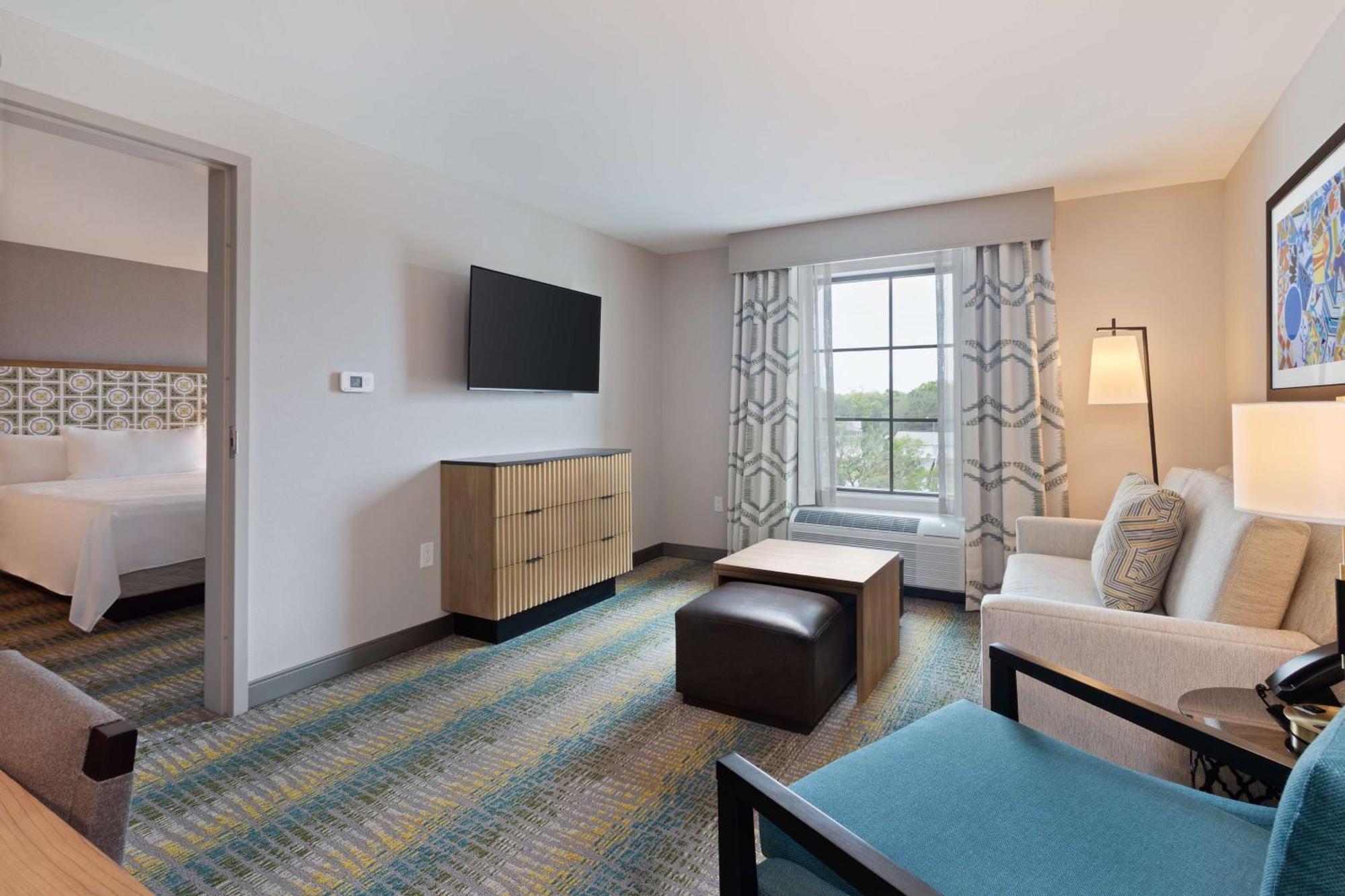 One-Bedroom Queen Suite Two Queen Beds