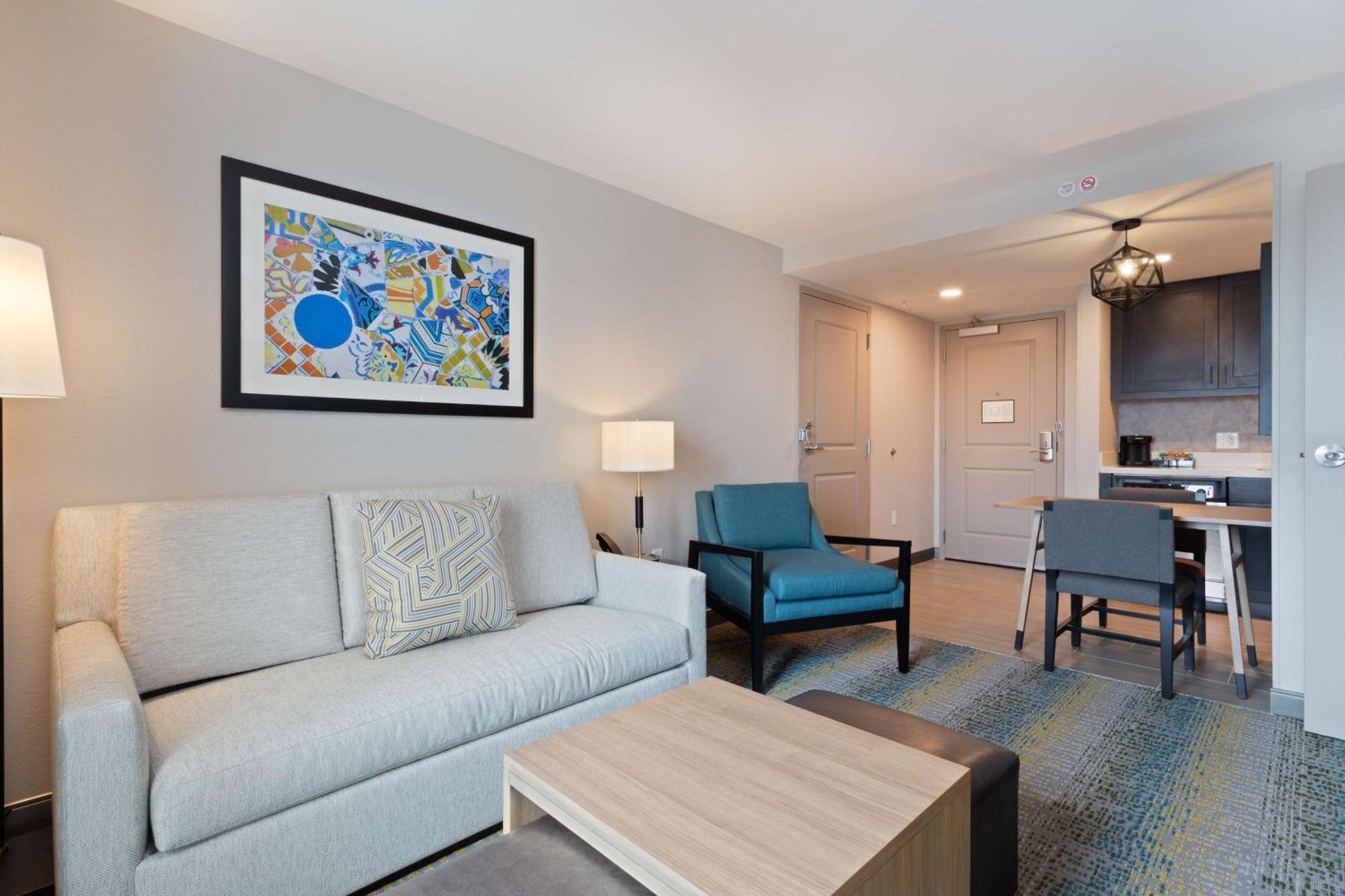 One-Bedroom Queen Suite Two Queen Beds