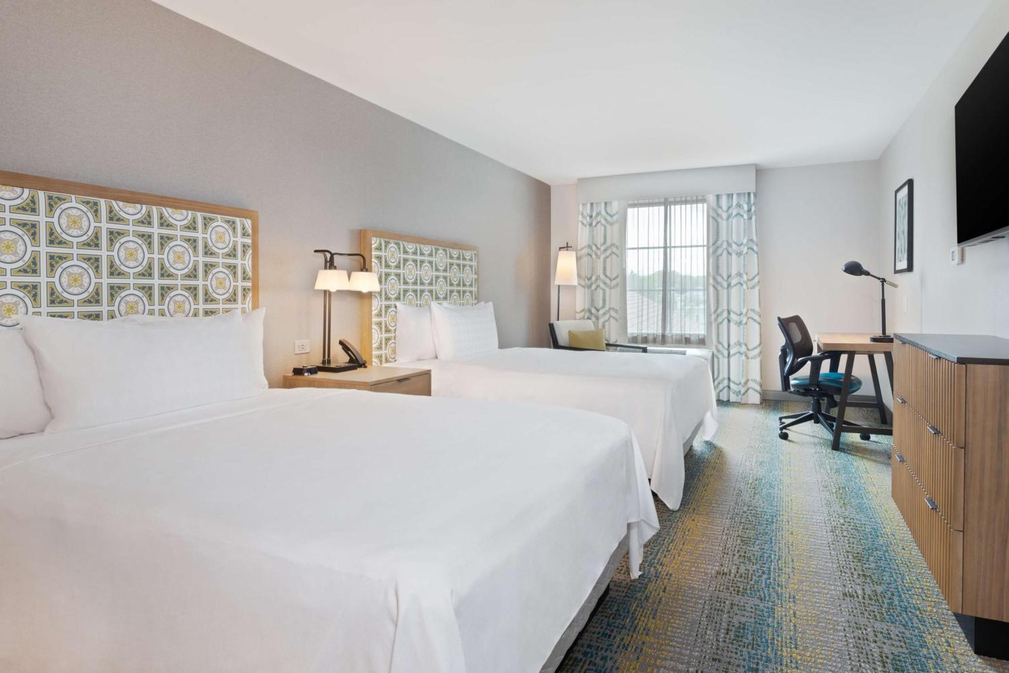 One-Bedroom Queen Suite Two Queen Beds