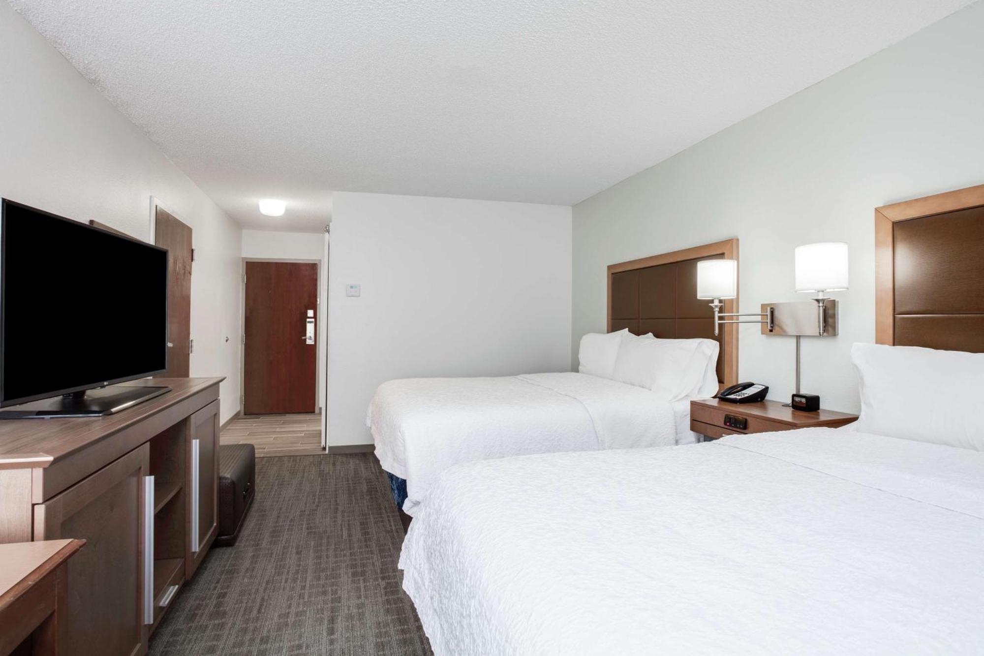 Queen Room with Two Queen Beds - Mobility/Hearing Accessible with Bathtub - Non-Smoking