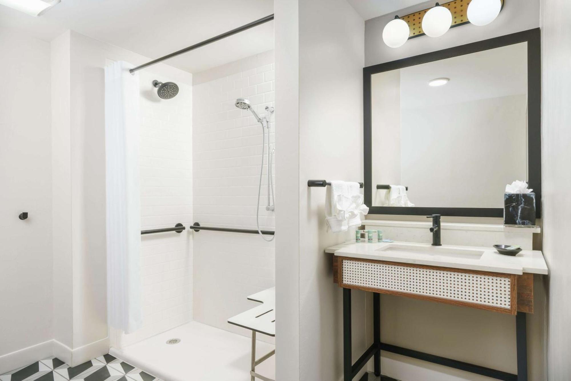 Queen Room with Two Queen Beds and Roll-In Shower - Mobility and Hearing Access/Non-Smoking