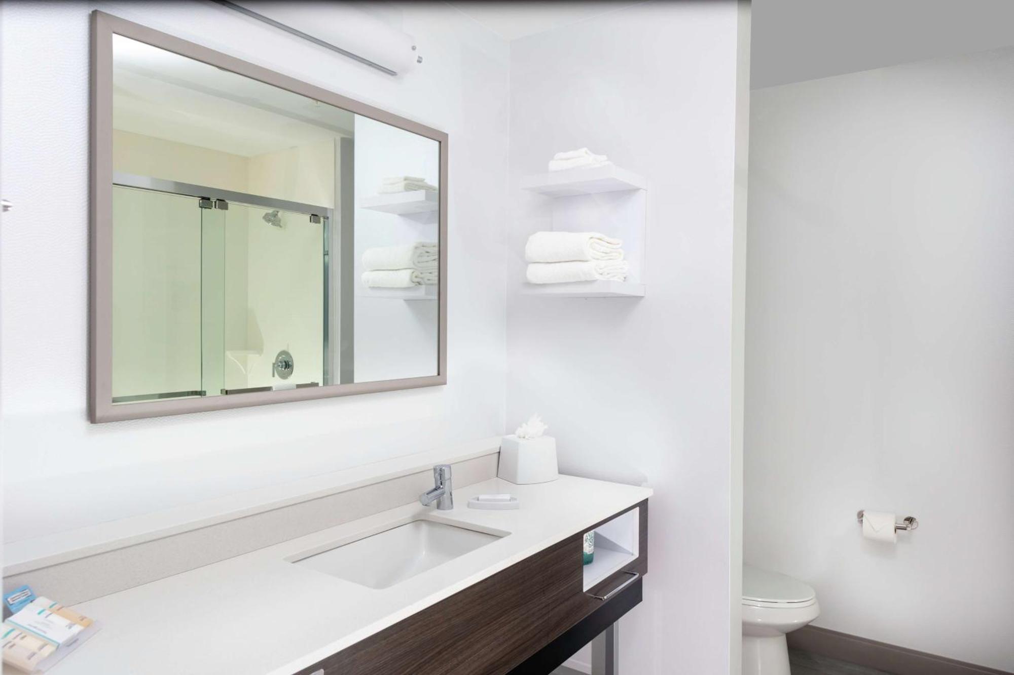 King Room,1557116908:JPEG