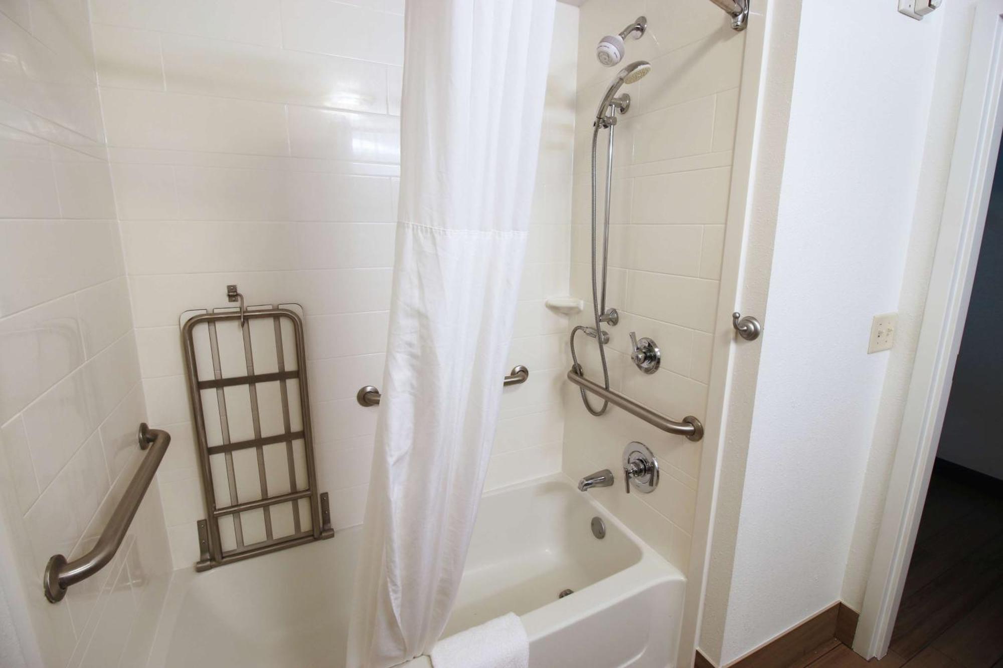 King Room with Accessible Tub - Mobility and Hearing Access/Non-Smoking