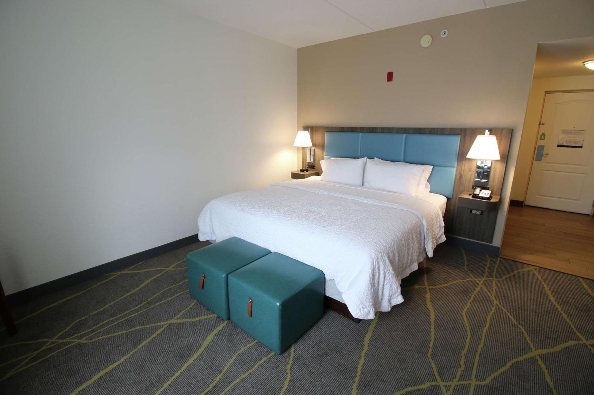 King Room with King Bed - Non-Smoking