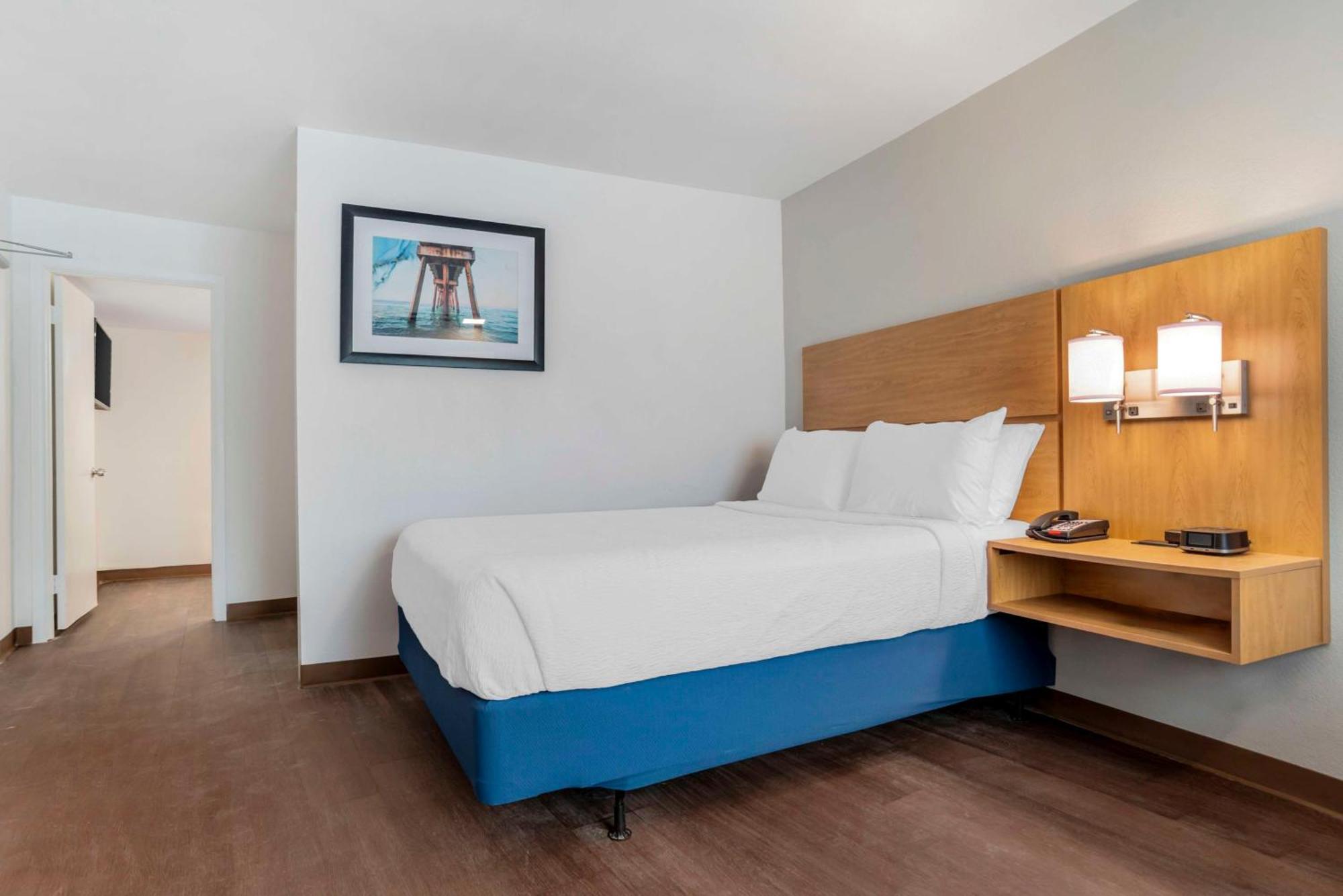 Queen Suite with Two Queen Beds and Sofa Bed - Non-Smoking