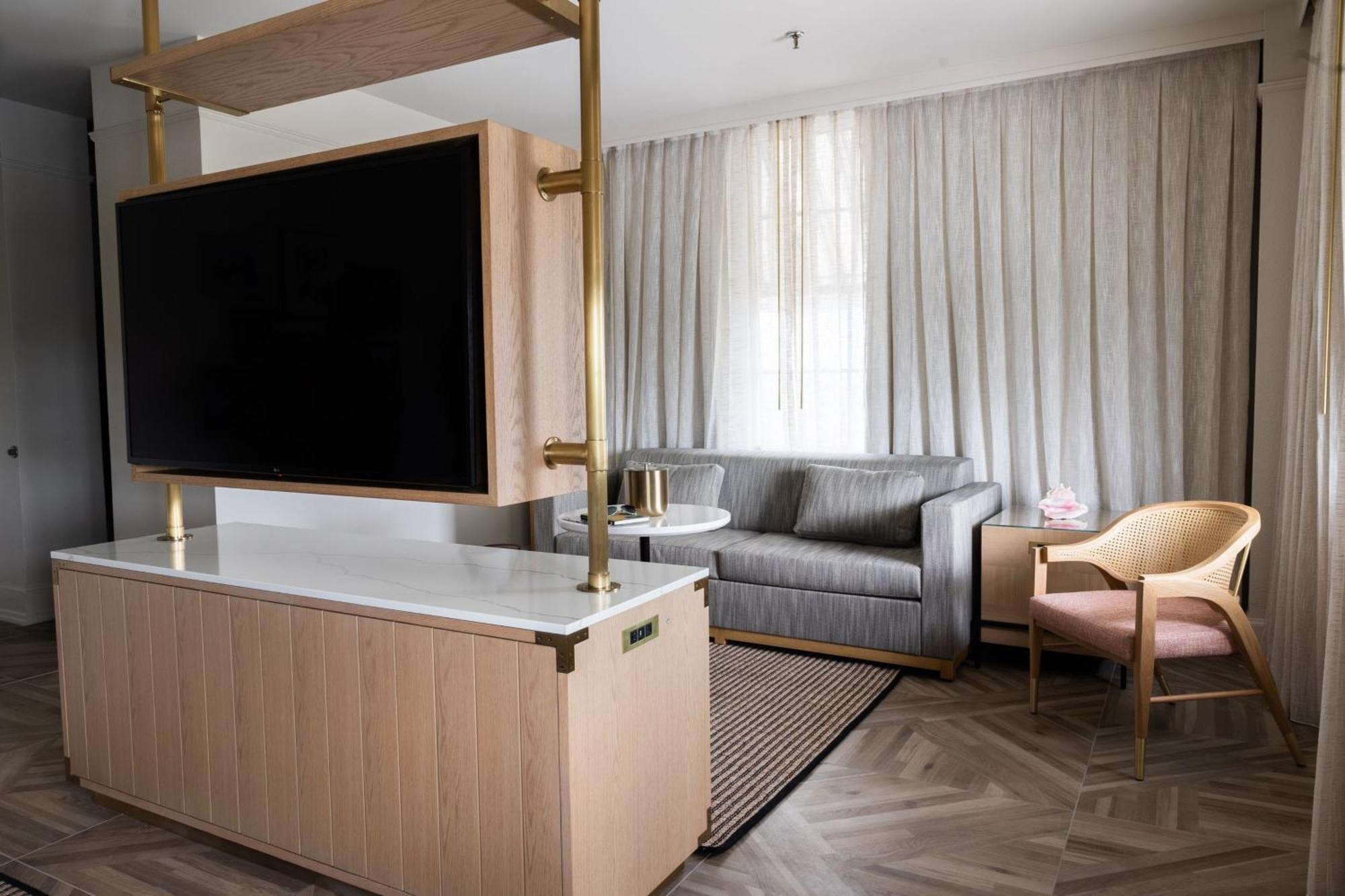 Junior King Suite Sofa Bed,1615652948:JPEG