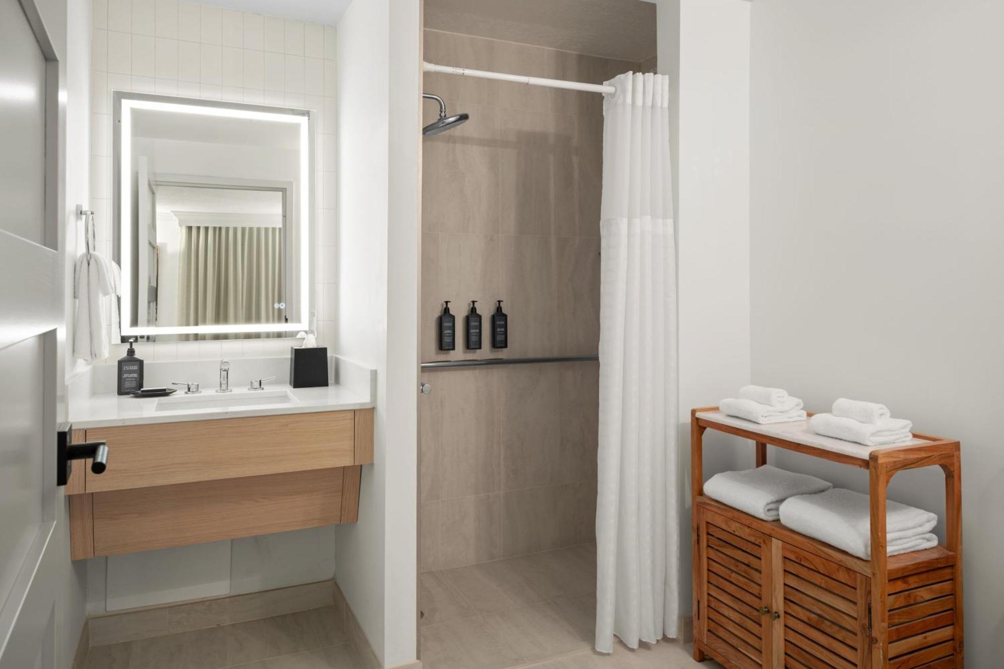 Chambre Lit King-Size avec Balcon - Côté Golfe et Piscine
