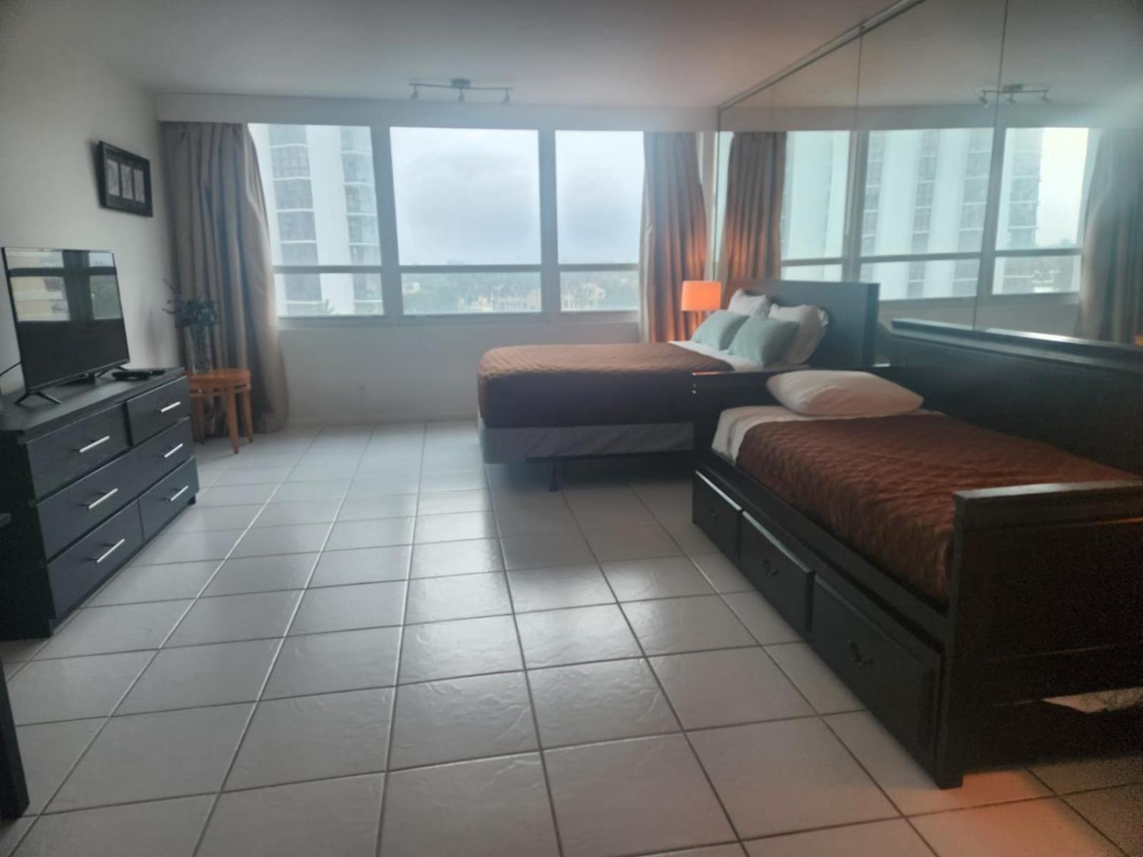 Studio met Queensize Bed
