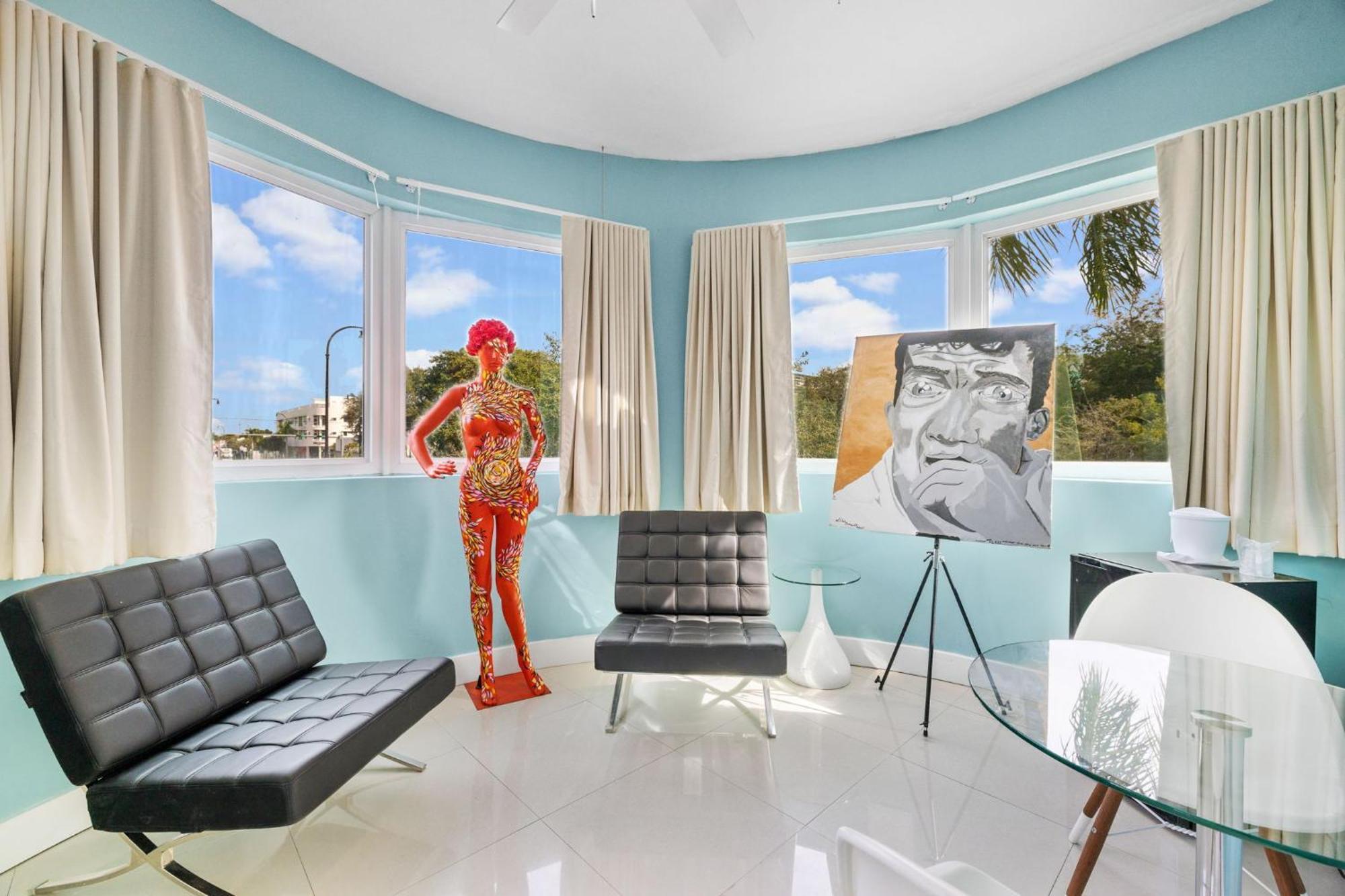 Deluxe Queen Suite