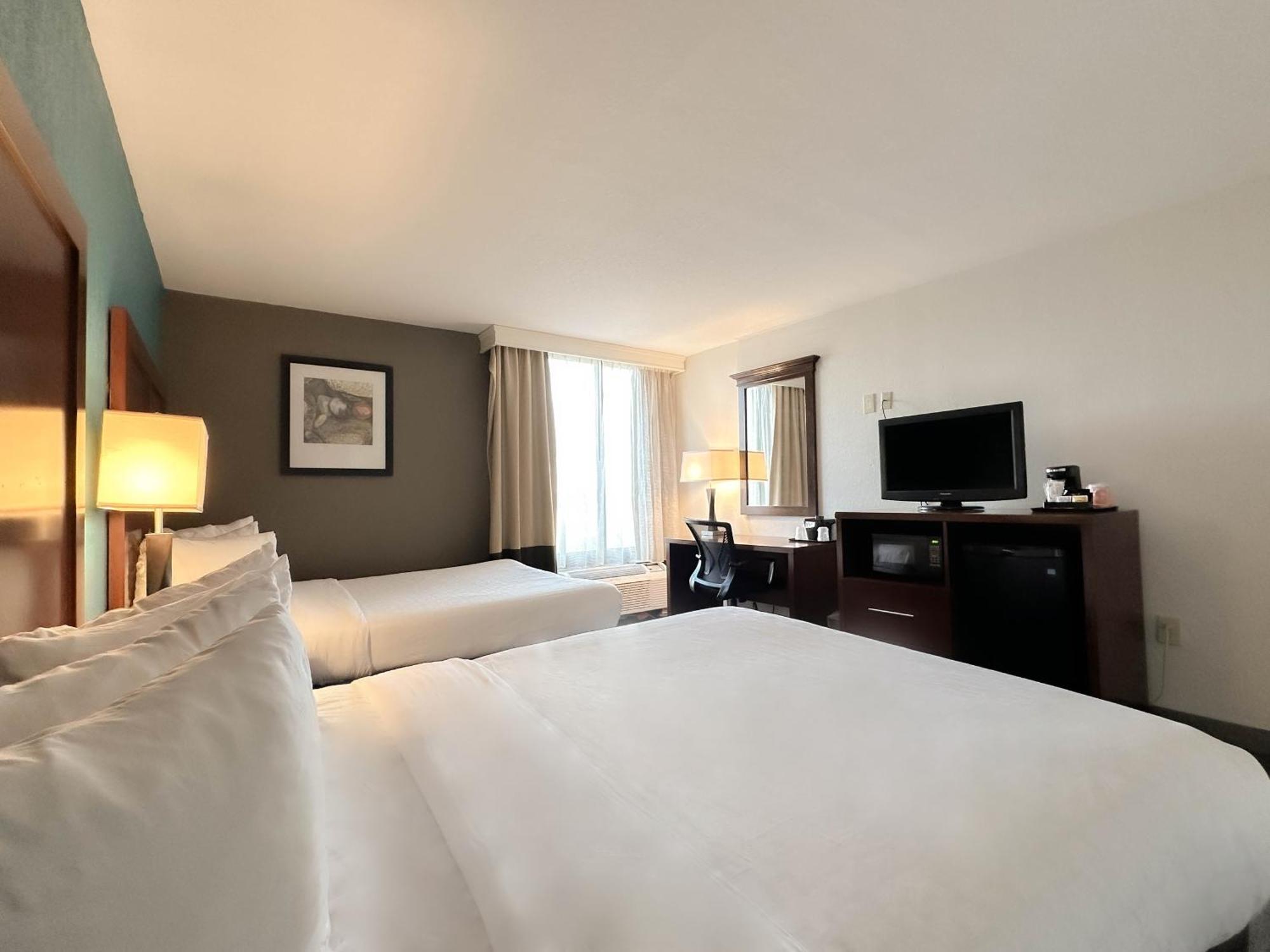 Deluxe Kamer met 2 Queensize Bedden en Slaapbank