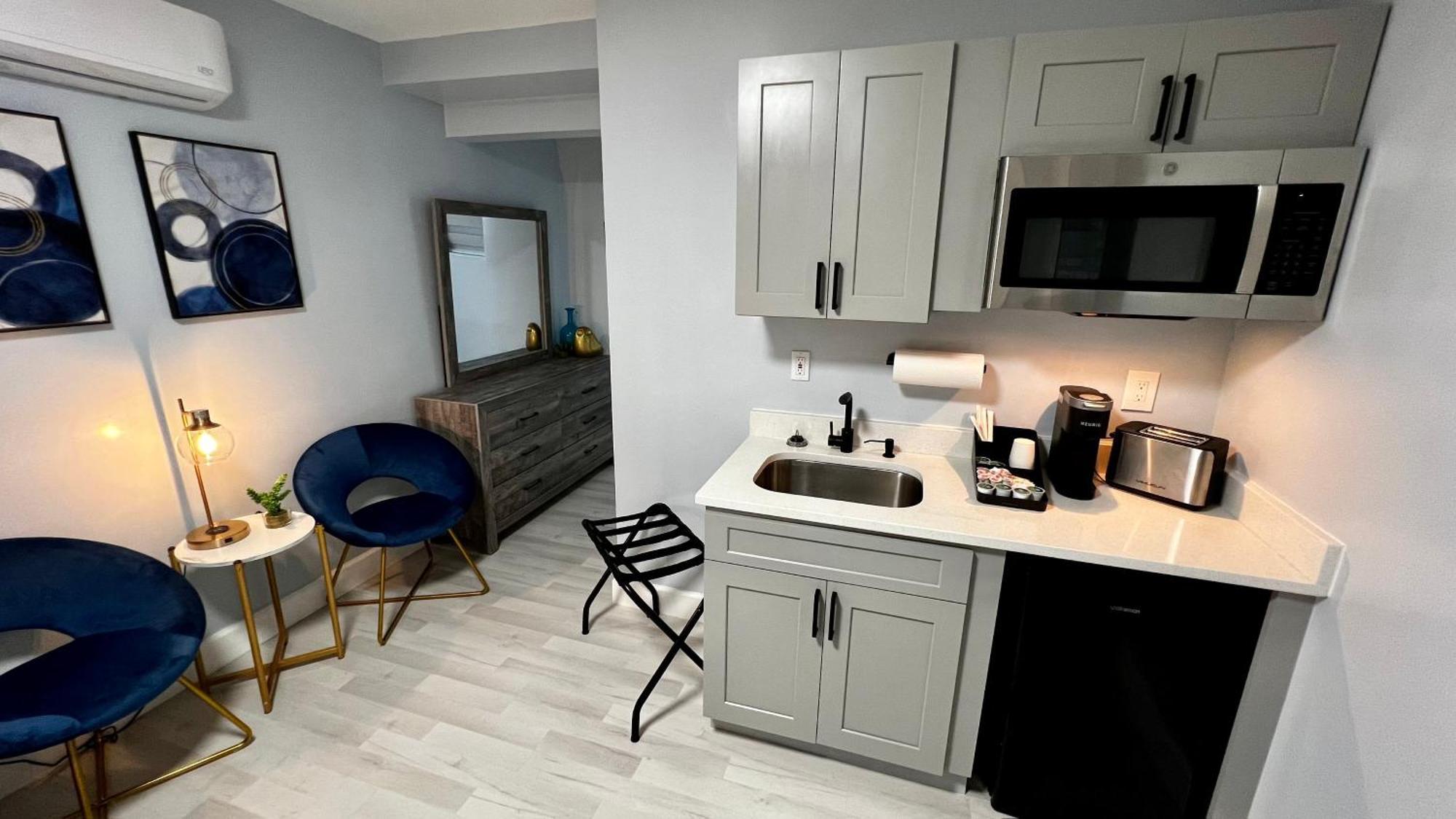 Deluxe Queen Suite