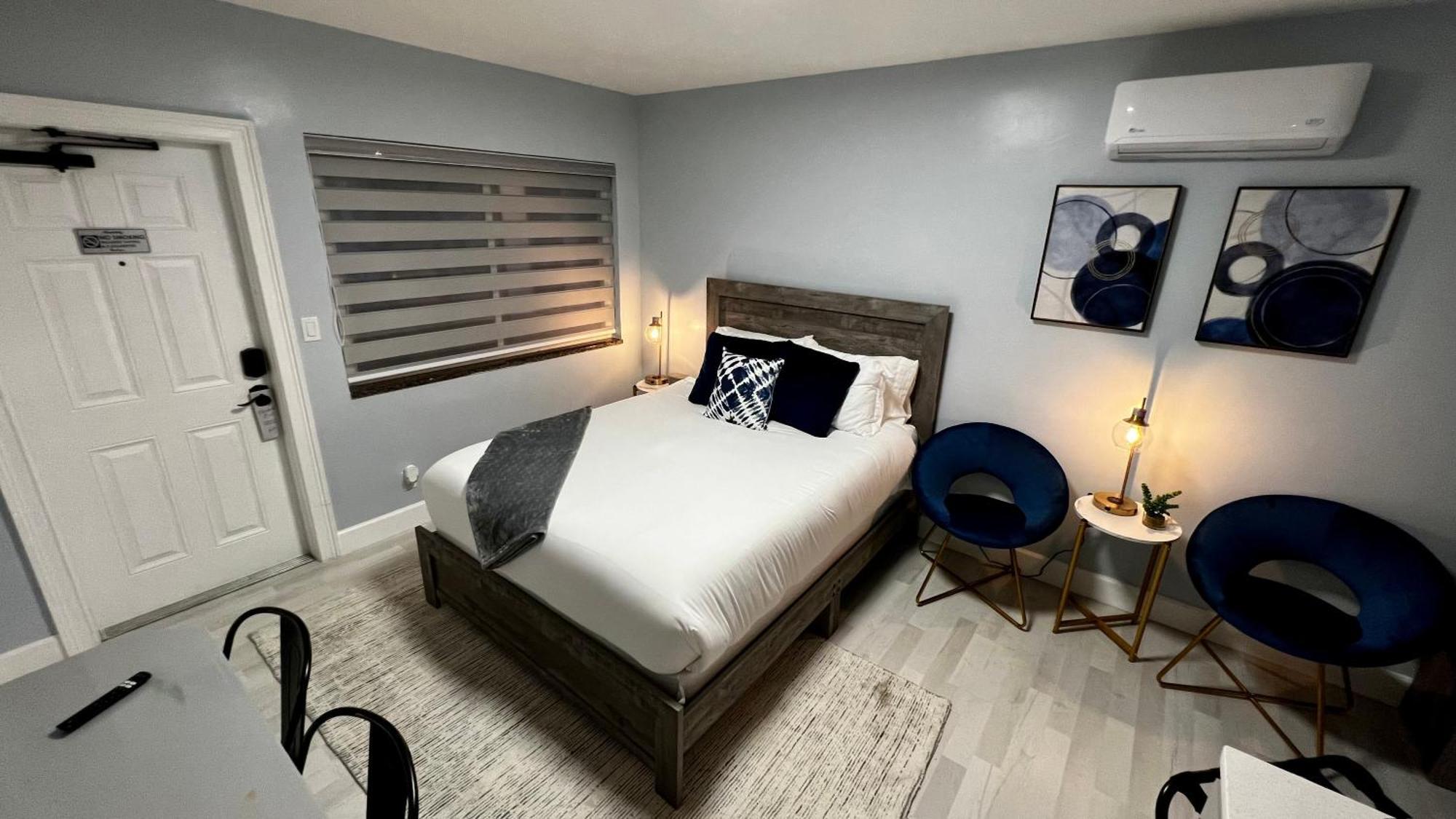 Deluxe Queen Suite