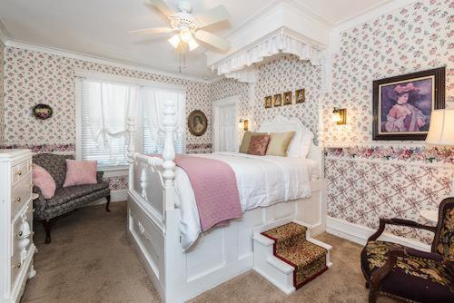 Queen Room,1598253949:JPEG