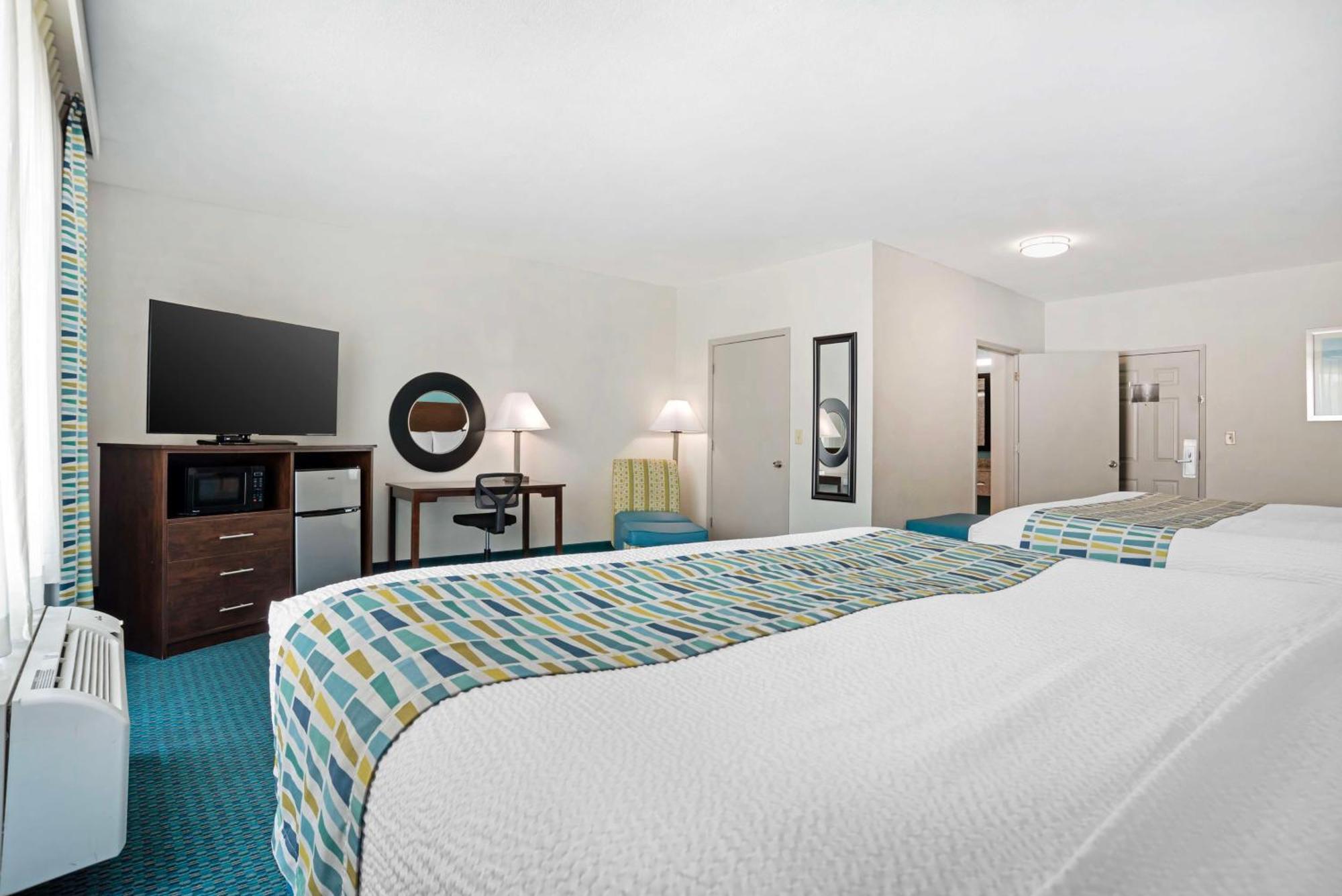 King Room with Two King Beds and Sofa Bed - Non-Smoking,1604093296:JPEG