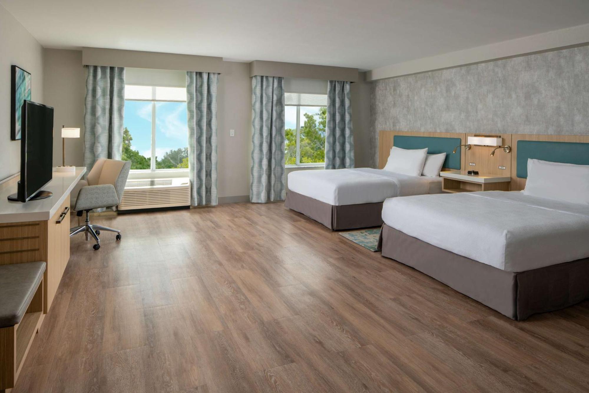 Queen Room Two Queen Beds Tub Mobility Hearing Accessible
