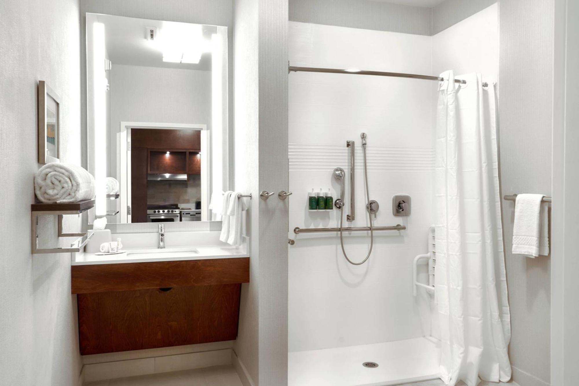 Two-Bedroom Suite with Roll-in Shower – Mobility Accessible