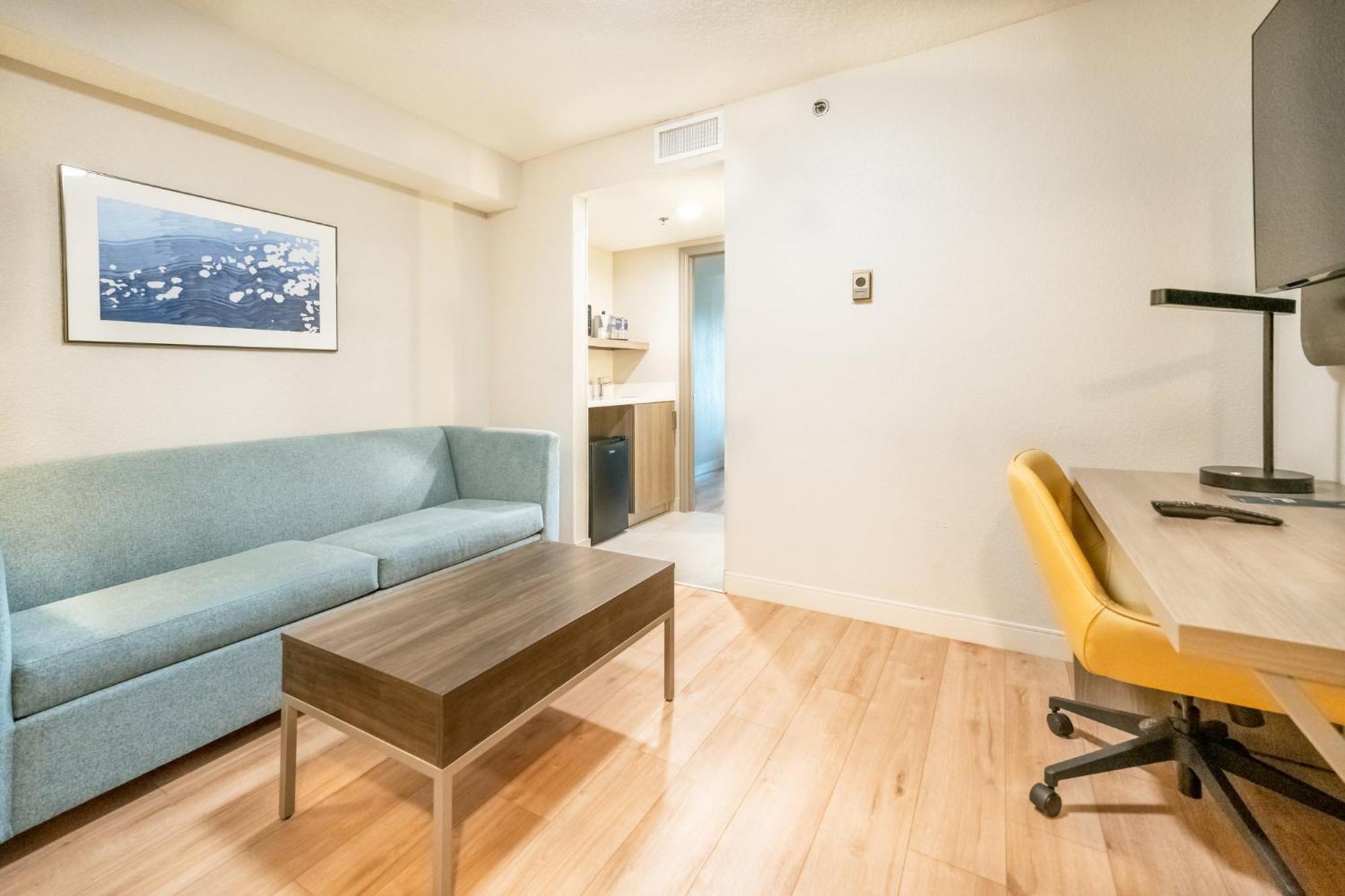 One-Bedroom Suite Sofa Bed,1604084879:JPEG