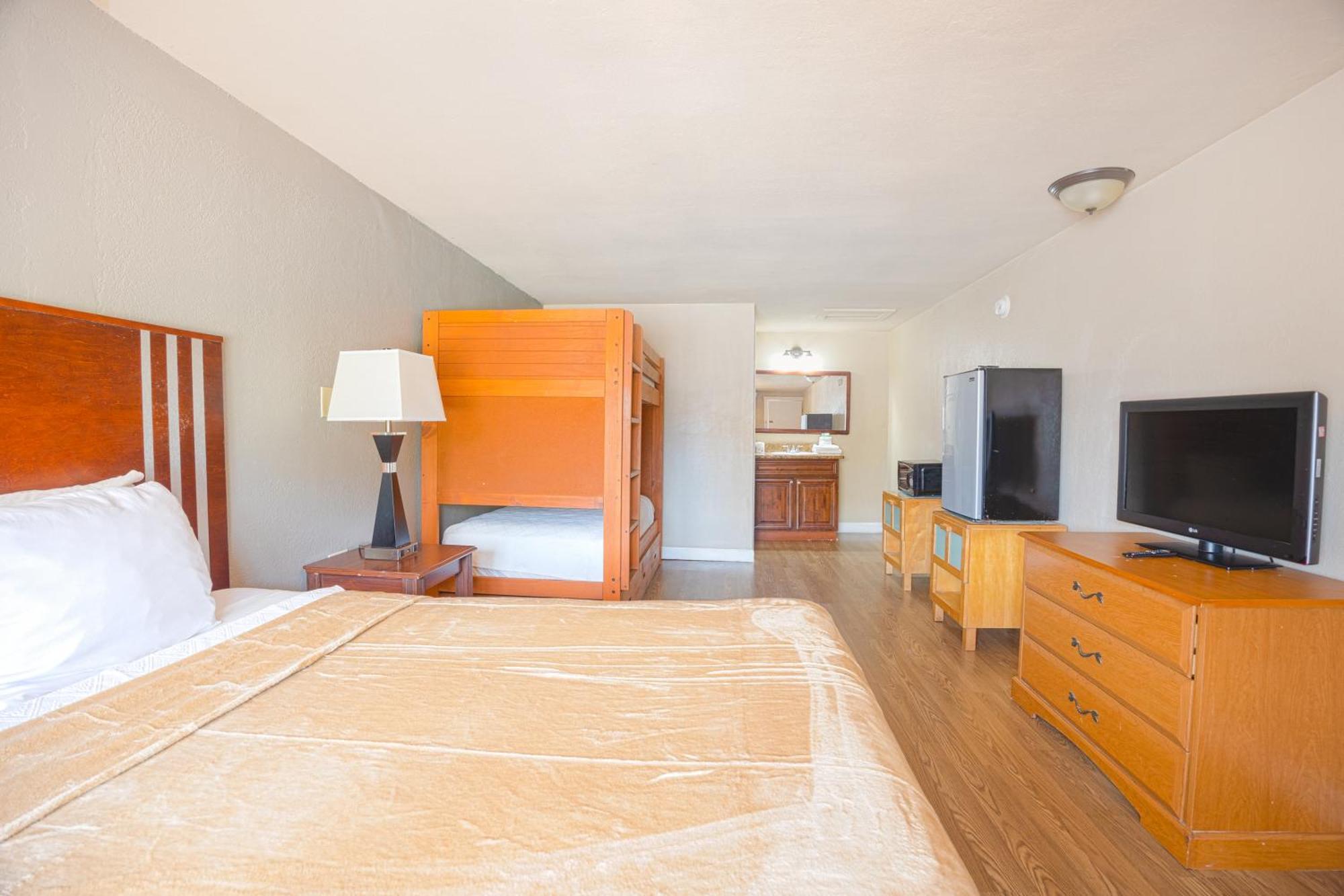 Family Studio Full Bed Bunk Bed