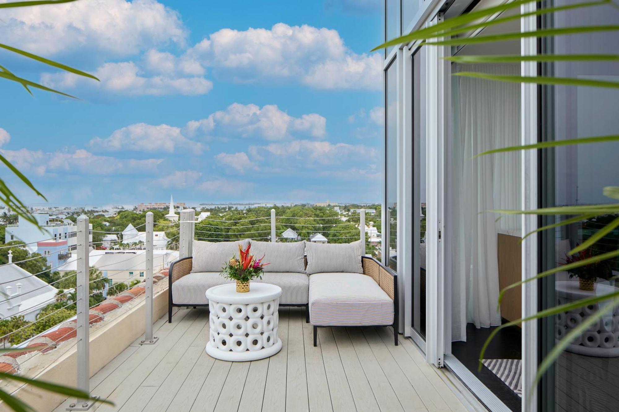 Skyline View Corner King, Penthouse Guest room