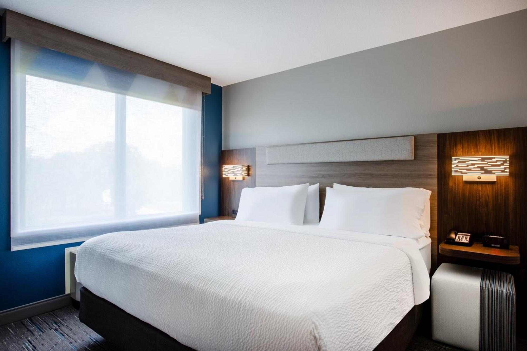 King Room - Mobility Access/Hearing Accessible