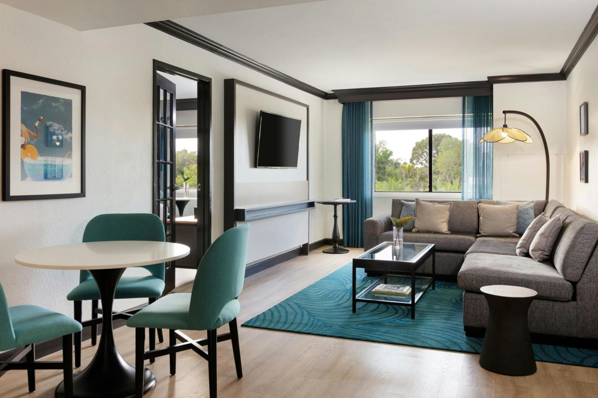 One-Bedroom Luxury King Suite Sofa Bed Roll Shower Pool View Mobility Accessible,1632209457:JPEG