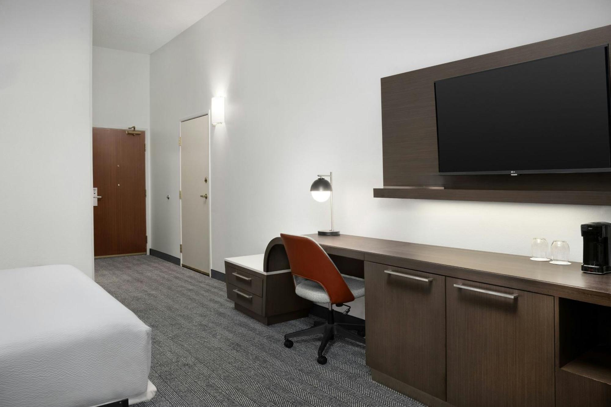 King Room with Bathtub - Mobility Access/Communication Assistance,1632229817:JPEG