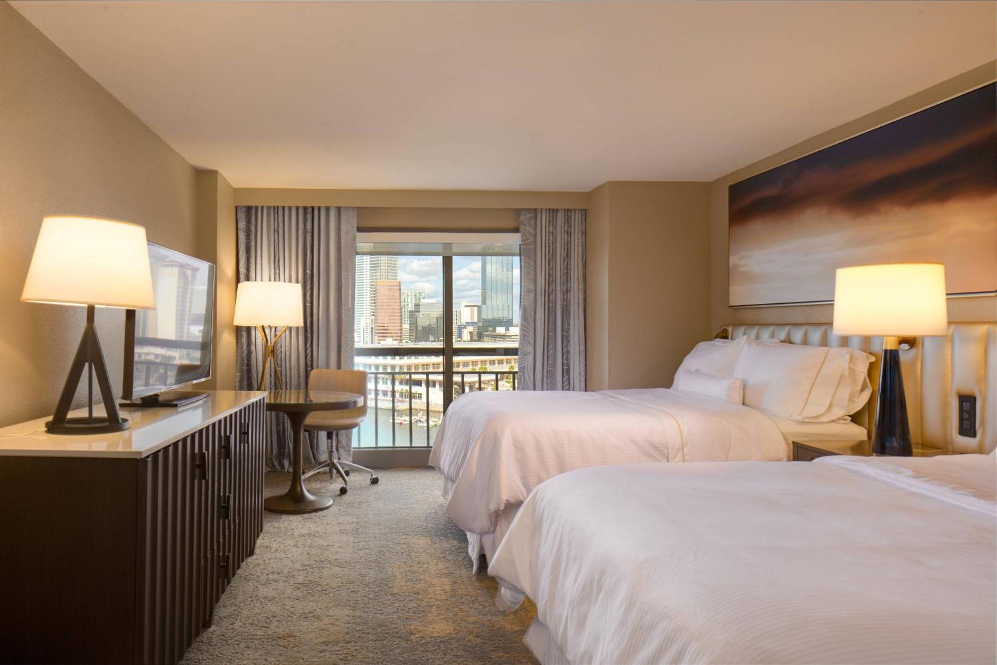 Zimmer mit 2 Queensize-Betten und Hafenblick - obere Etage
