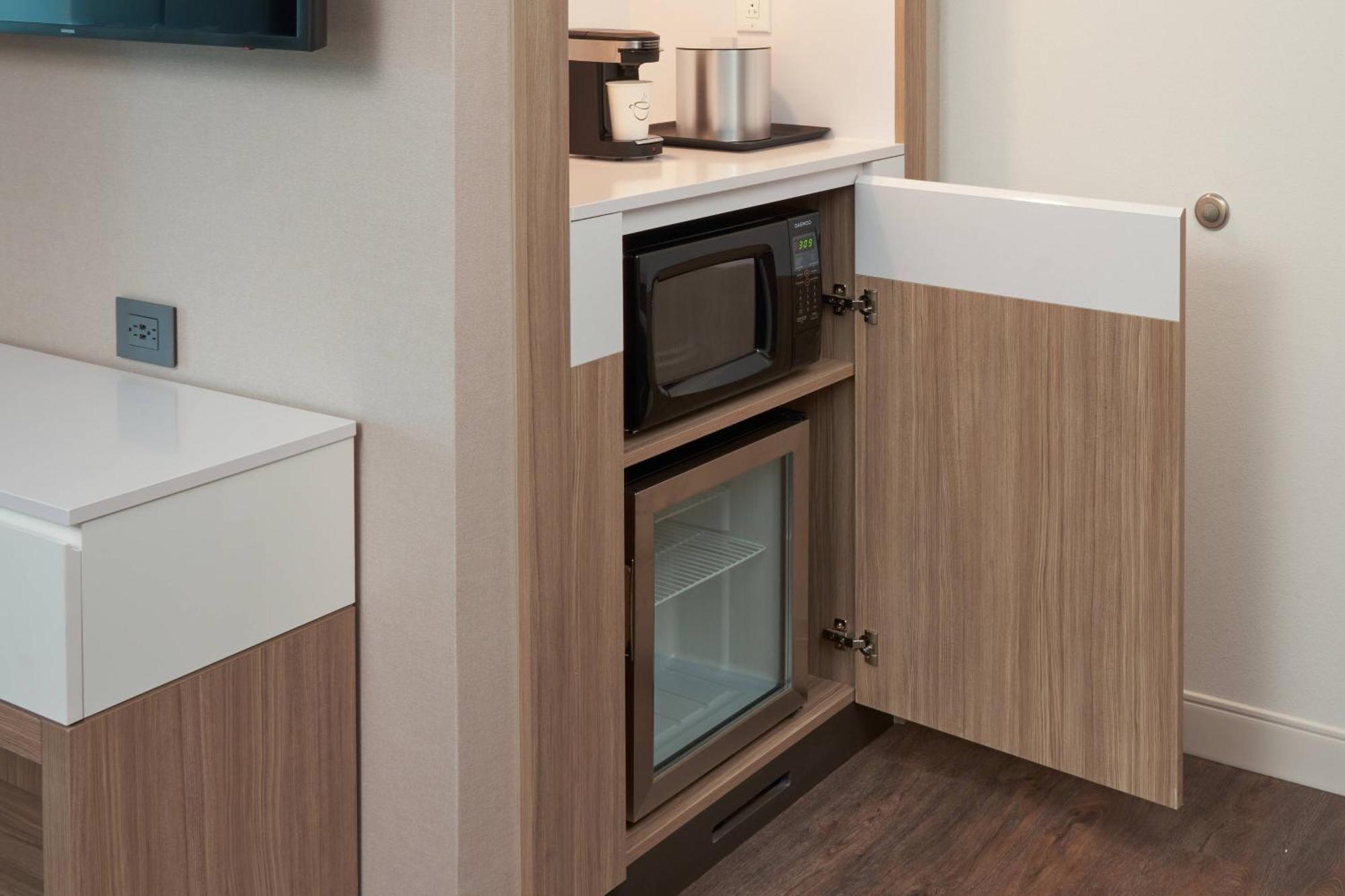 Suite with 2 Queen Trundle Beds