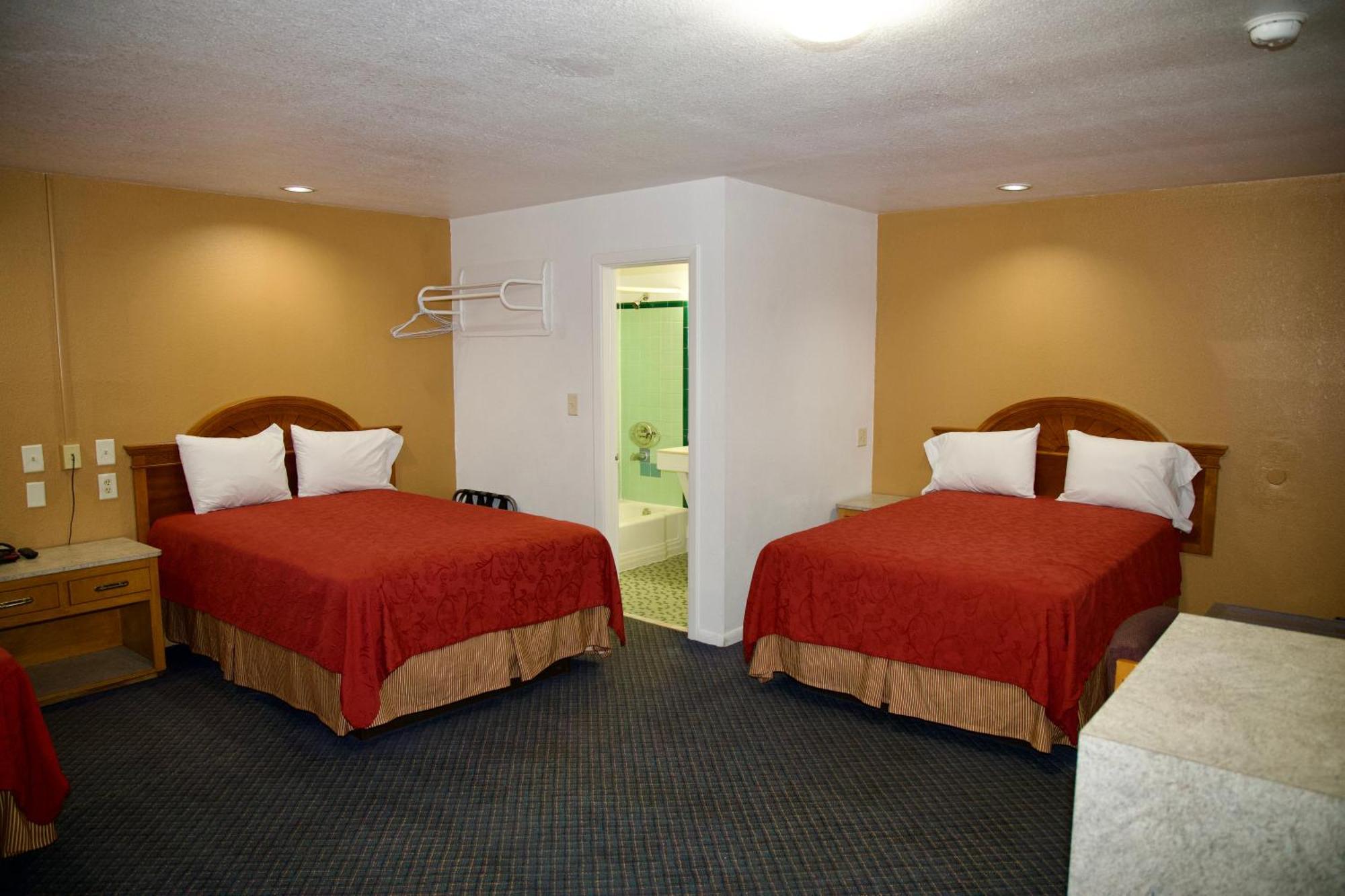 Room with Three Double Beds,1635085313:JPEG