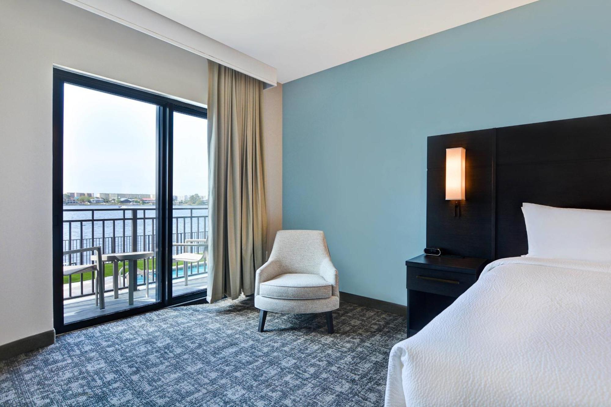 Studio king bed sofa bed water view balcony