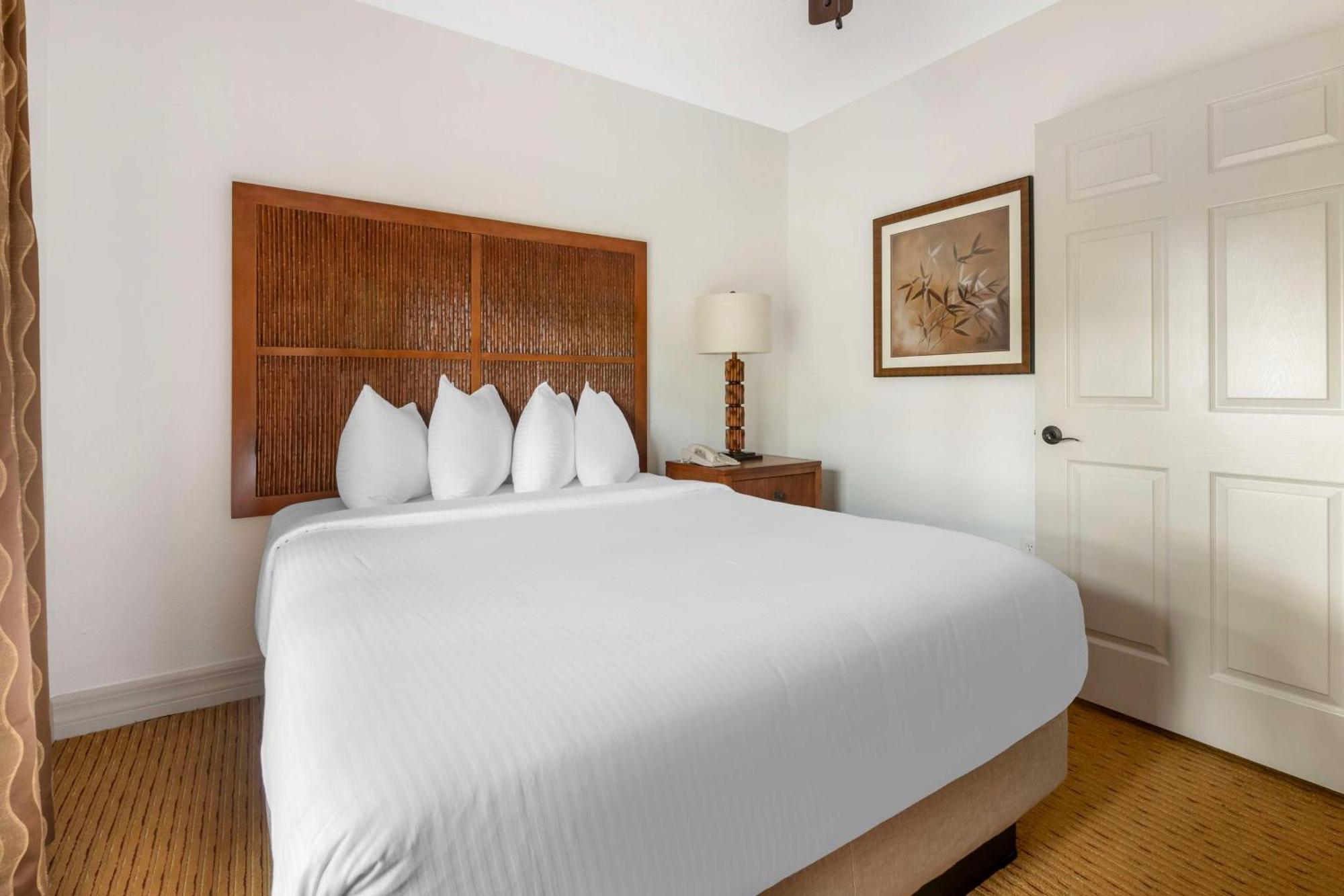 One-Bedroom Queen Suite