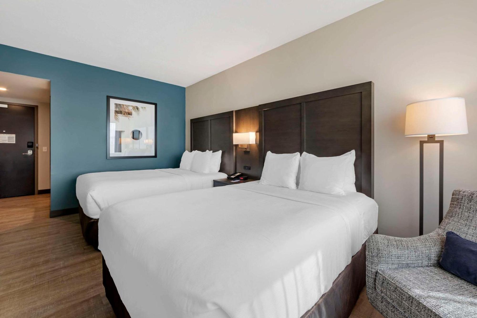 Queen Room with Two Queen Beds - Non-Smoking,1641785145:JPEG