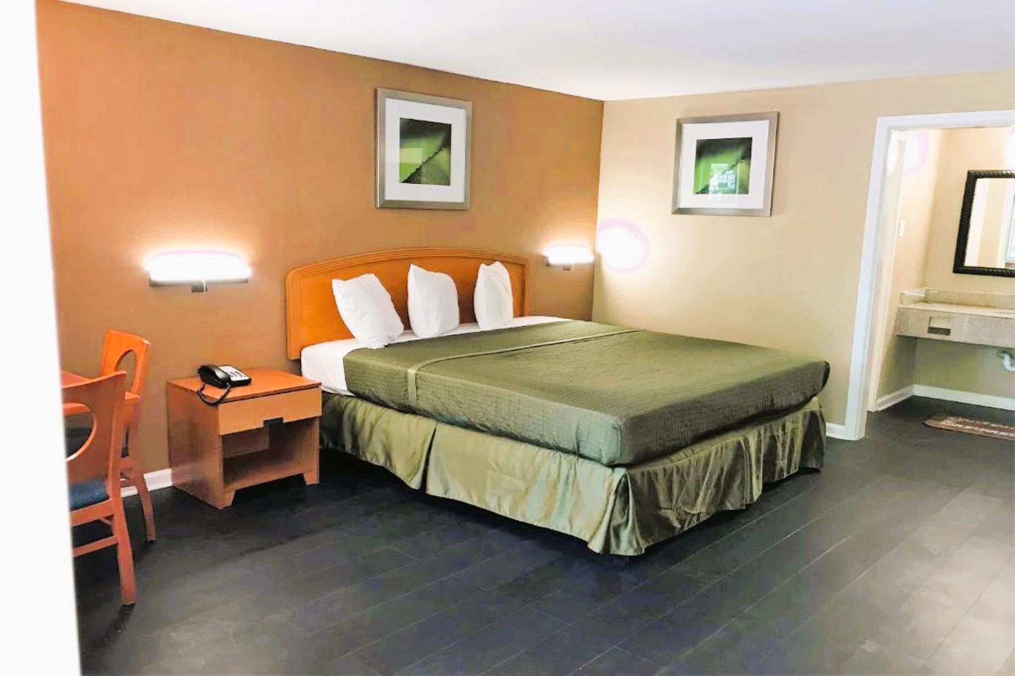 Deluxe King Room,1658097934:JPEG