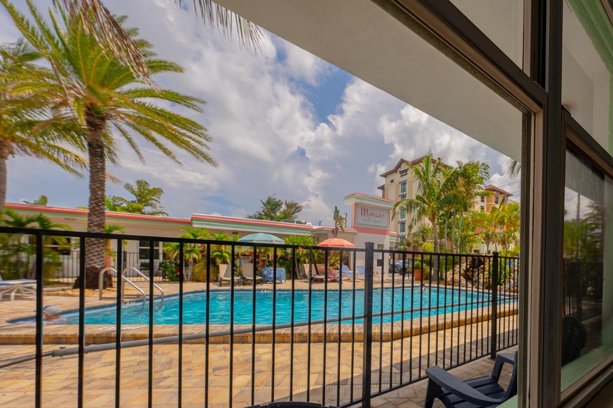 Chambre Double - Vue sur Piscine