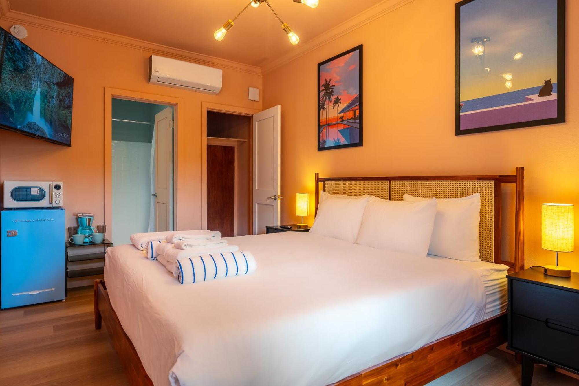 Chambre Lit King-Size - Vue sur Piscine