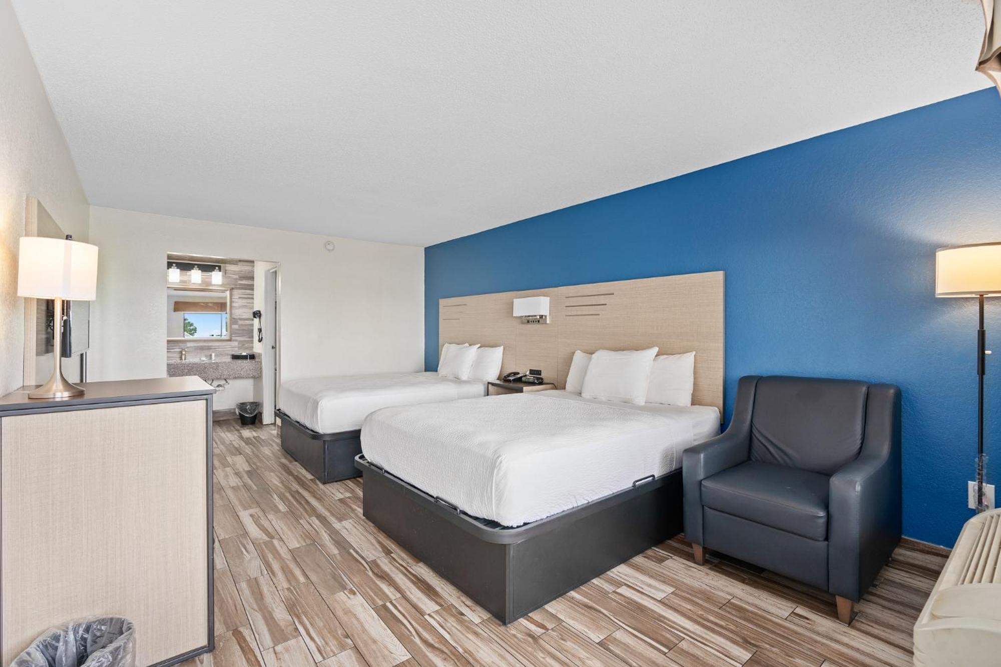 Double Room with Bathtub w/Grab Bars - Mobility Access/Non-Smoking,1662999399:JPEG