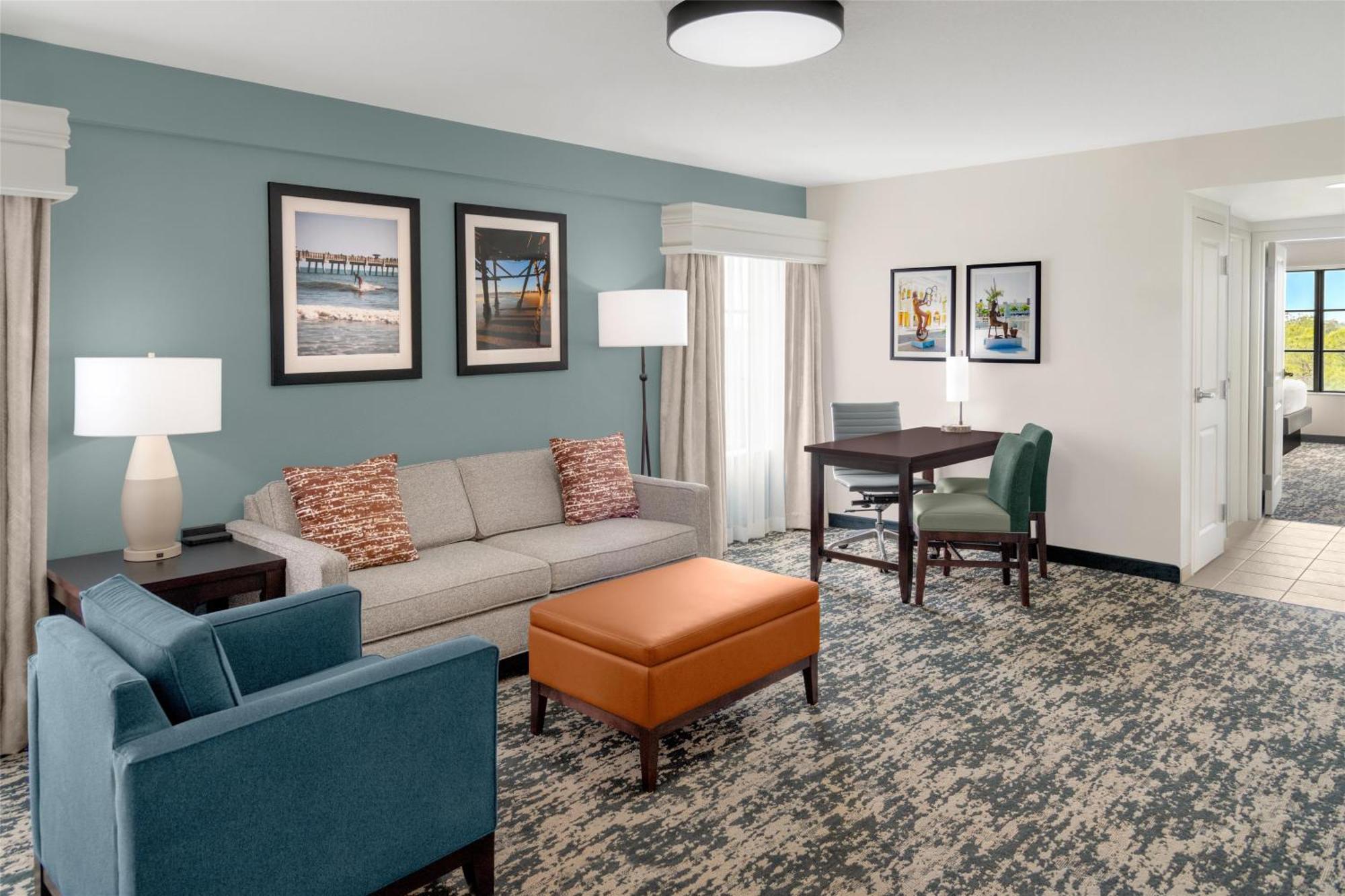 Two-Bedroom Suite Two Queen Beds Corner,1665403228:JPEG