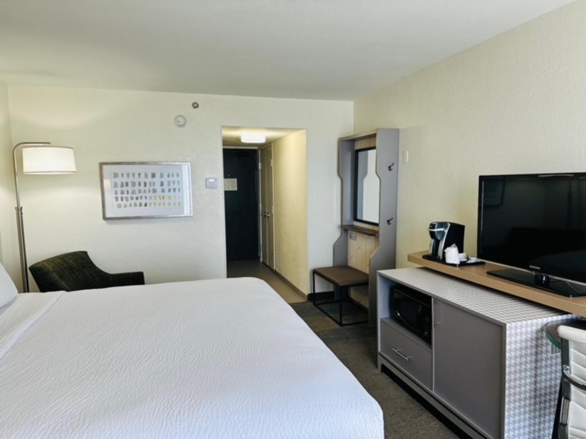Premium King Room,1279531303:JPEG