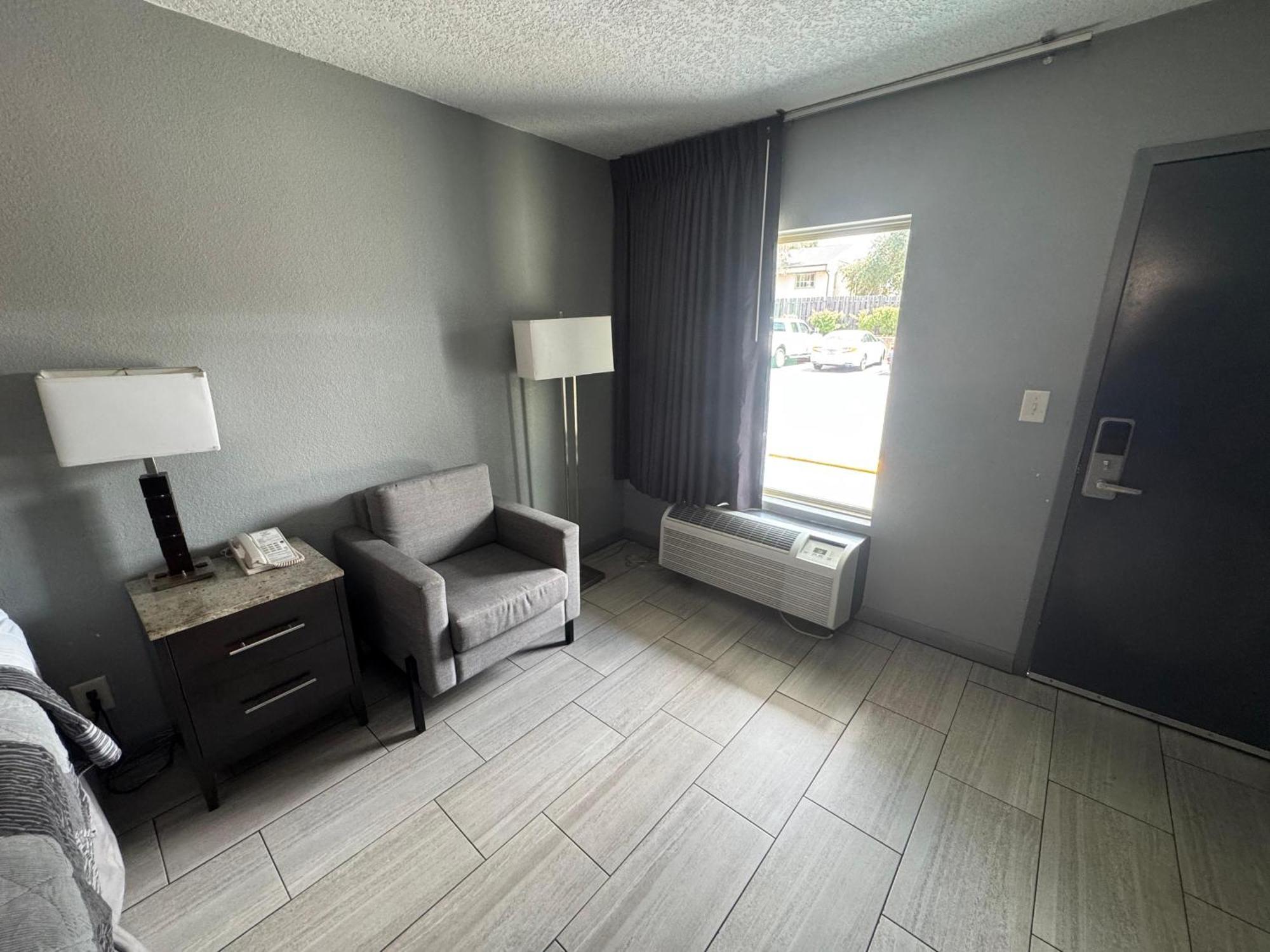 Standard Single Room,1674706228:JPEG