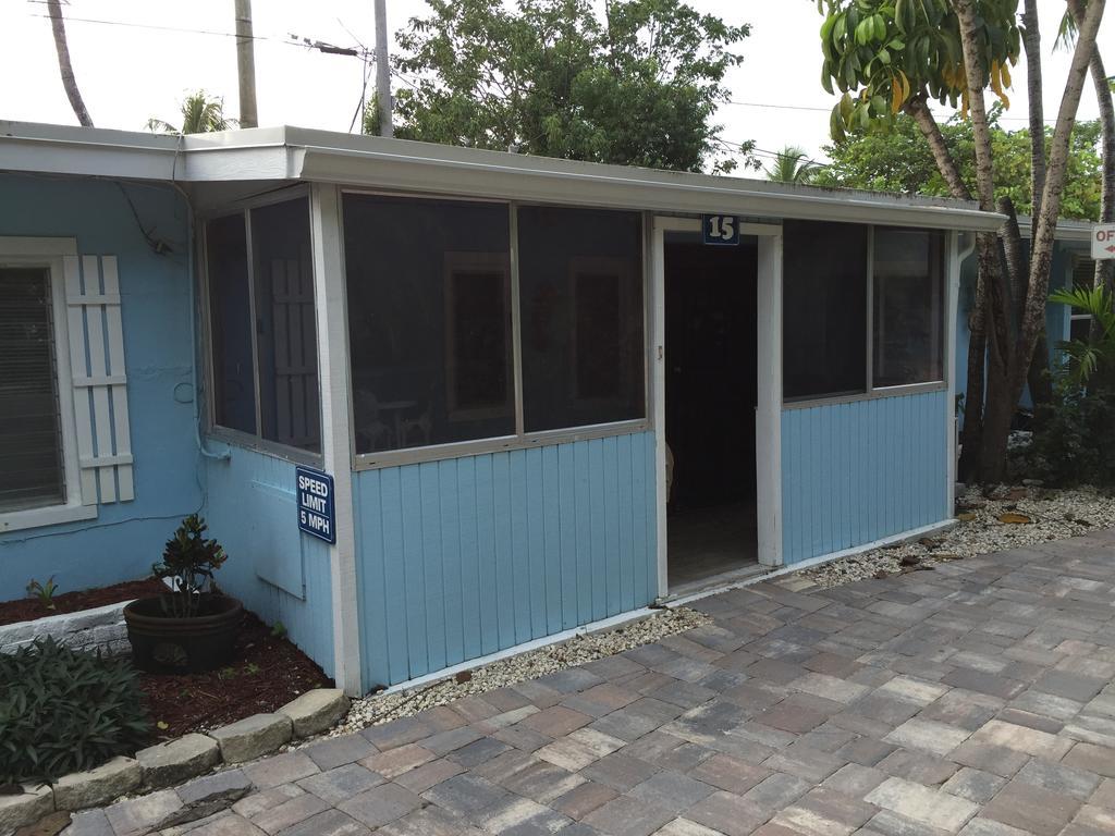 One-Bedroom Apartment with Kitchen,169704222:JPEG