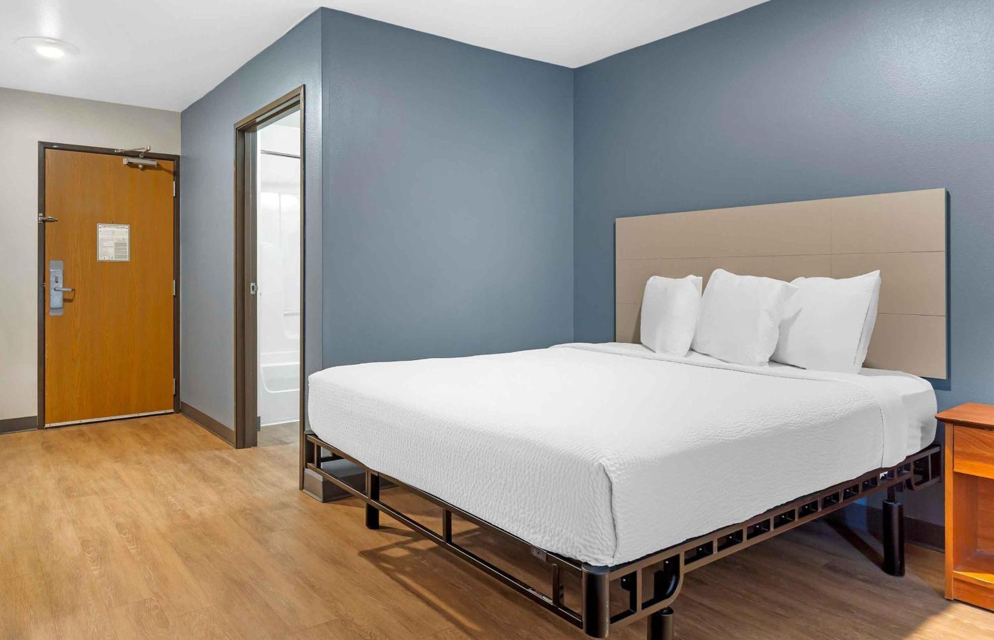 1 Full Bed | ADA or Tub or Smoking or Kitchen