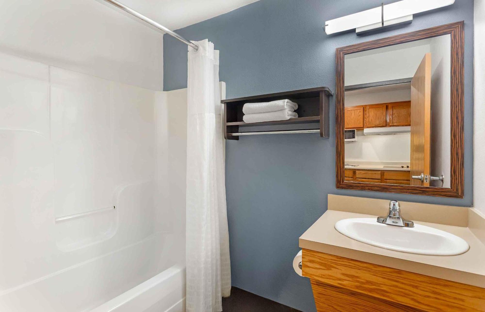 1 Full Bed | Non-Smoking Kitchen