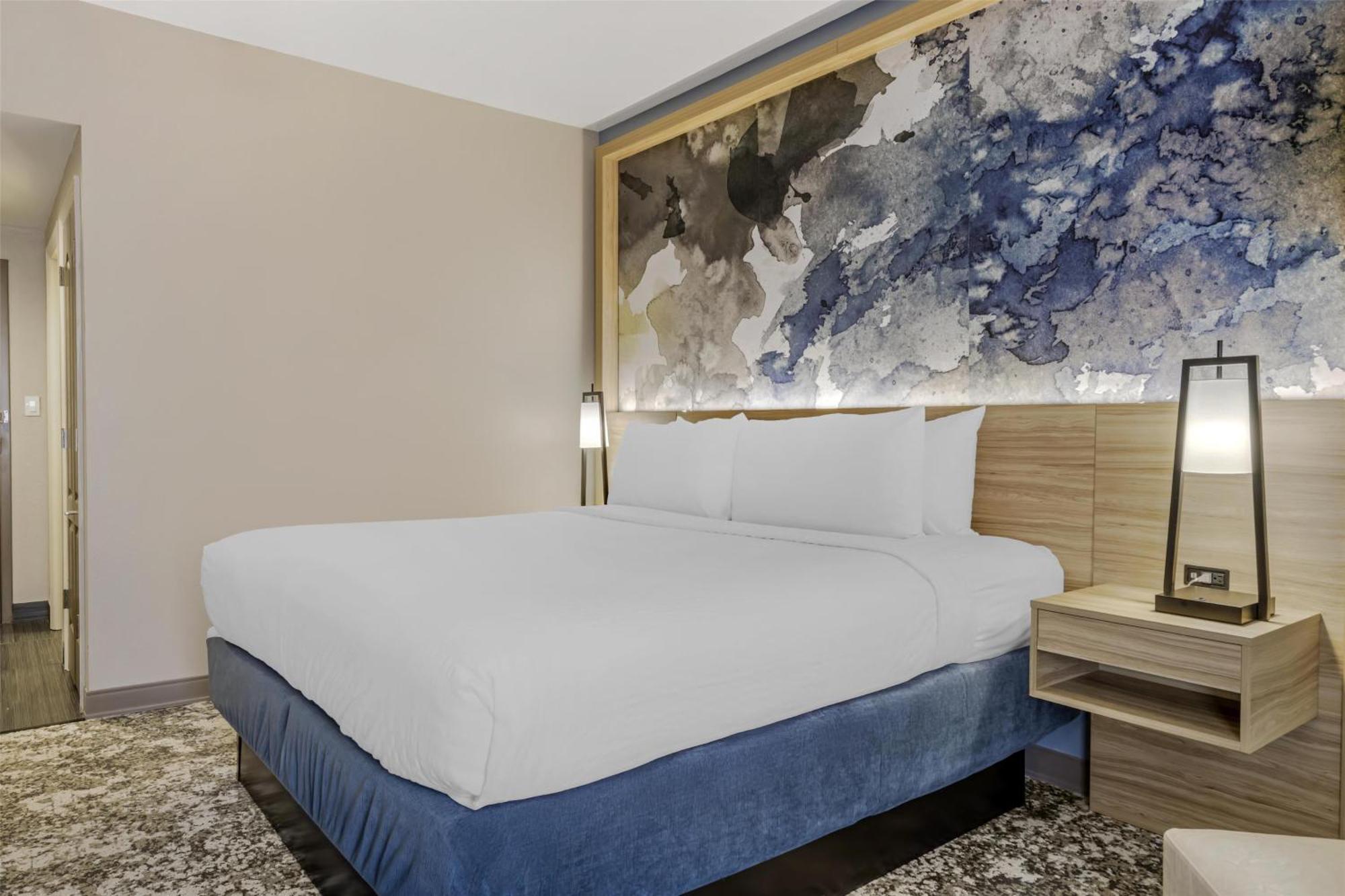 King Room with Bath Tub - Mobility Accessible/Non-Smoking,1705579682:JPEG