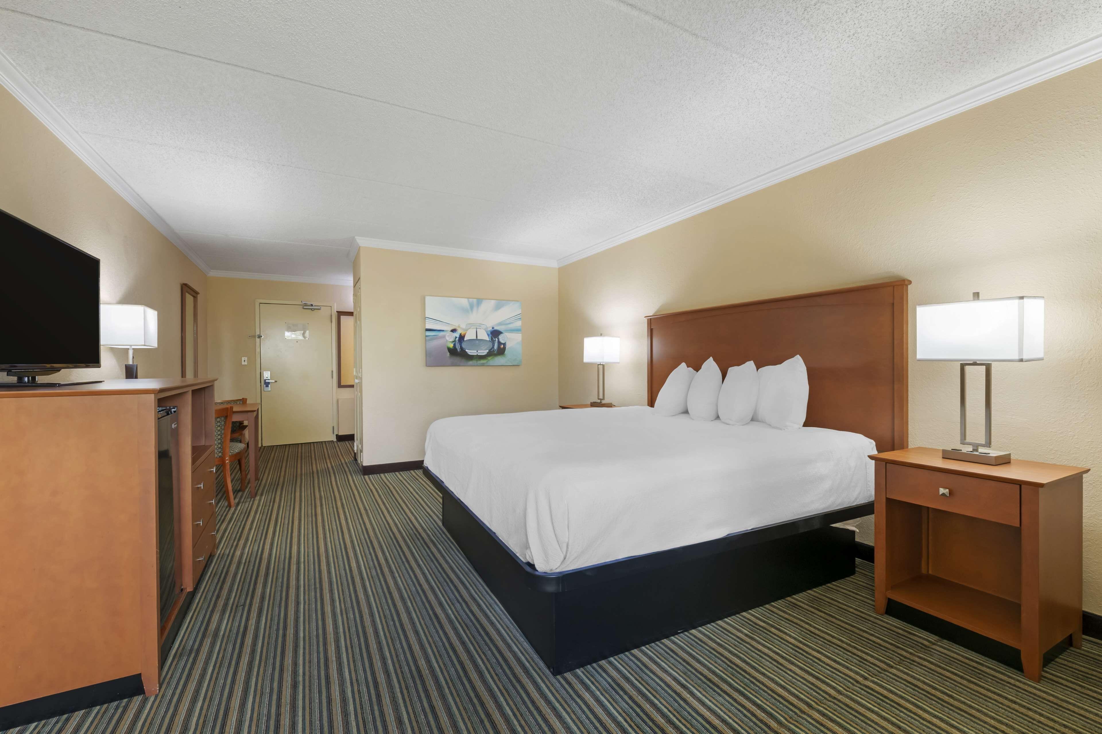 King Room Roll Shower Balcony Non-Smoking or Disability Access
