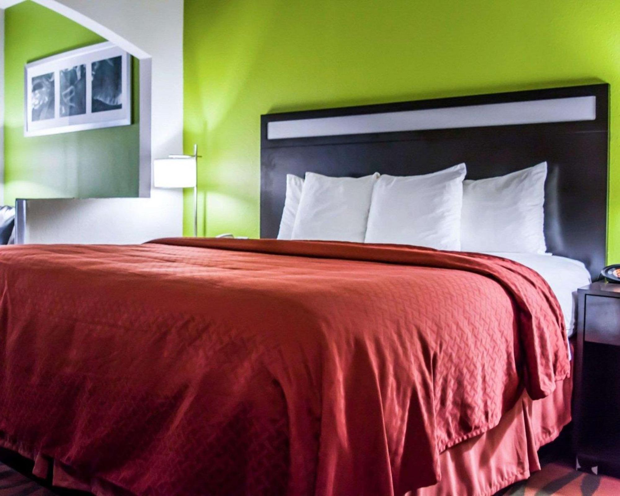 King Bed Suite Non-Smoking