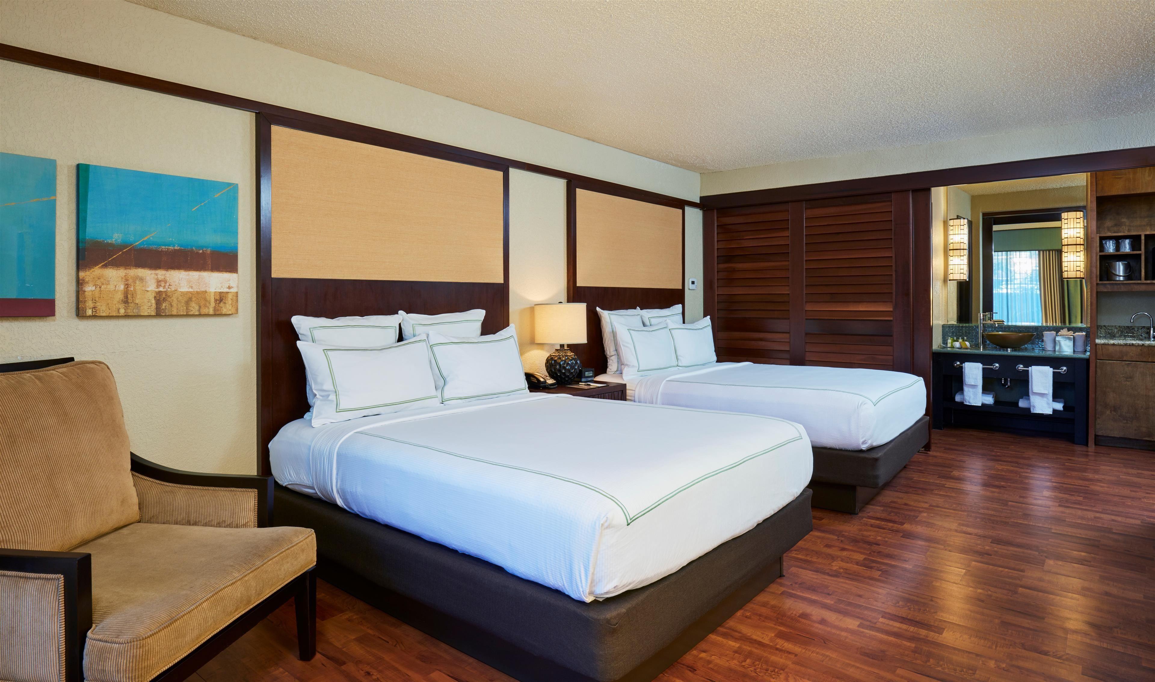 Quarto Queen Deluxe com 2 Camas Queen-size e Bar