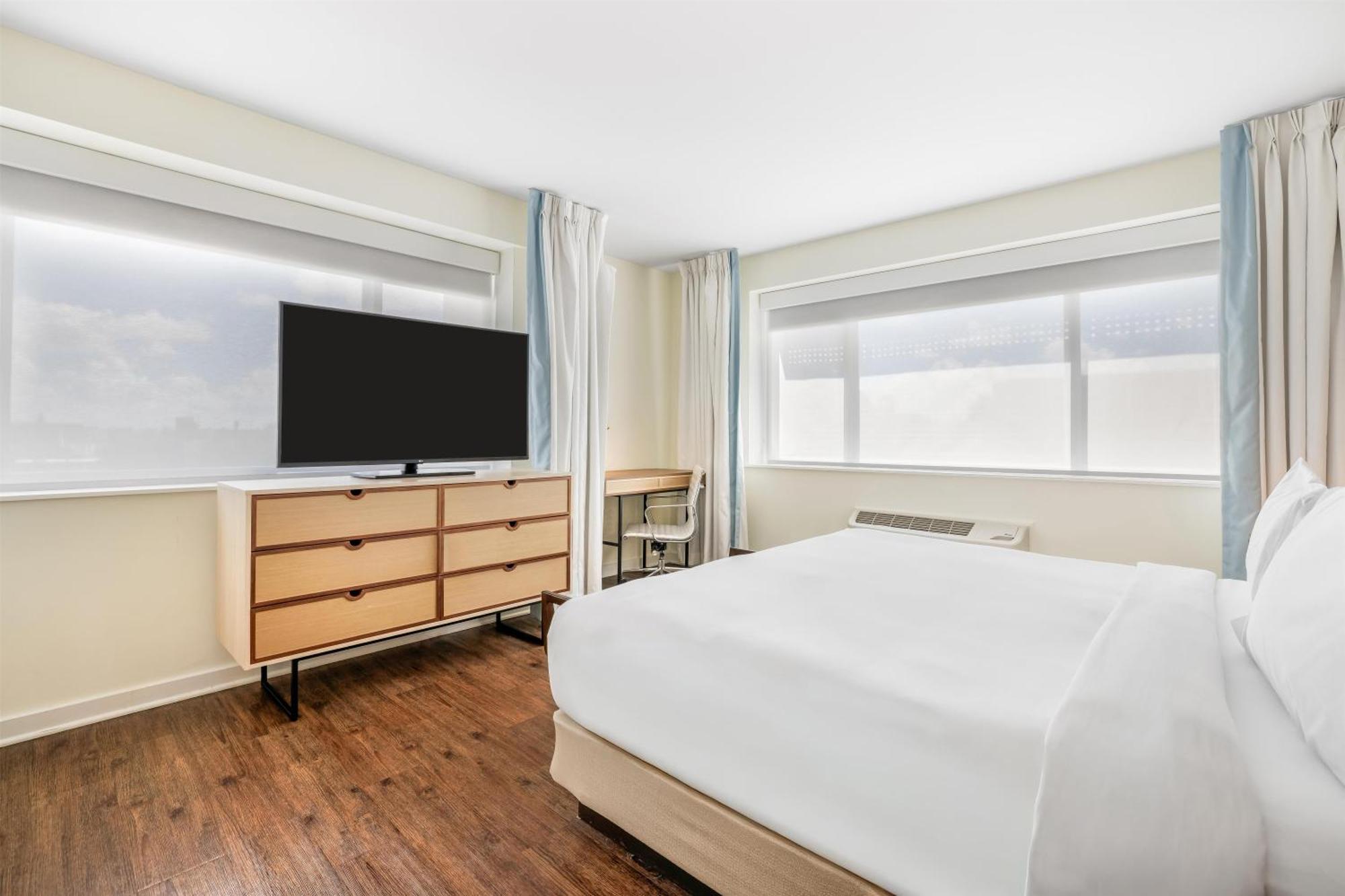 Corner King Room