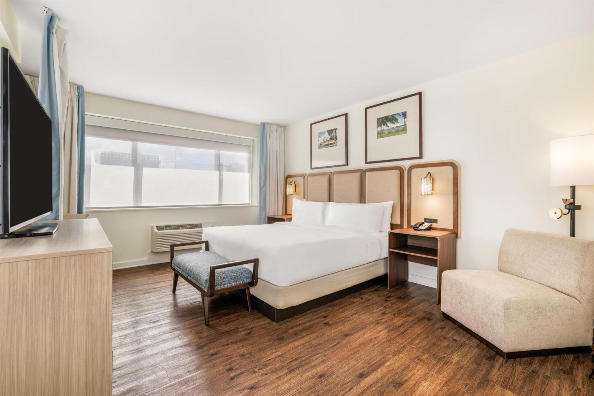 Corner King Room