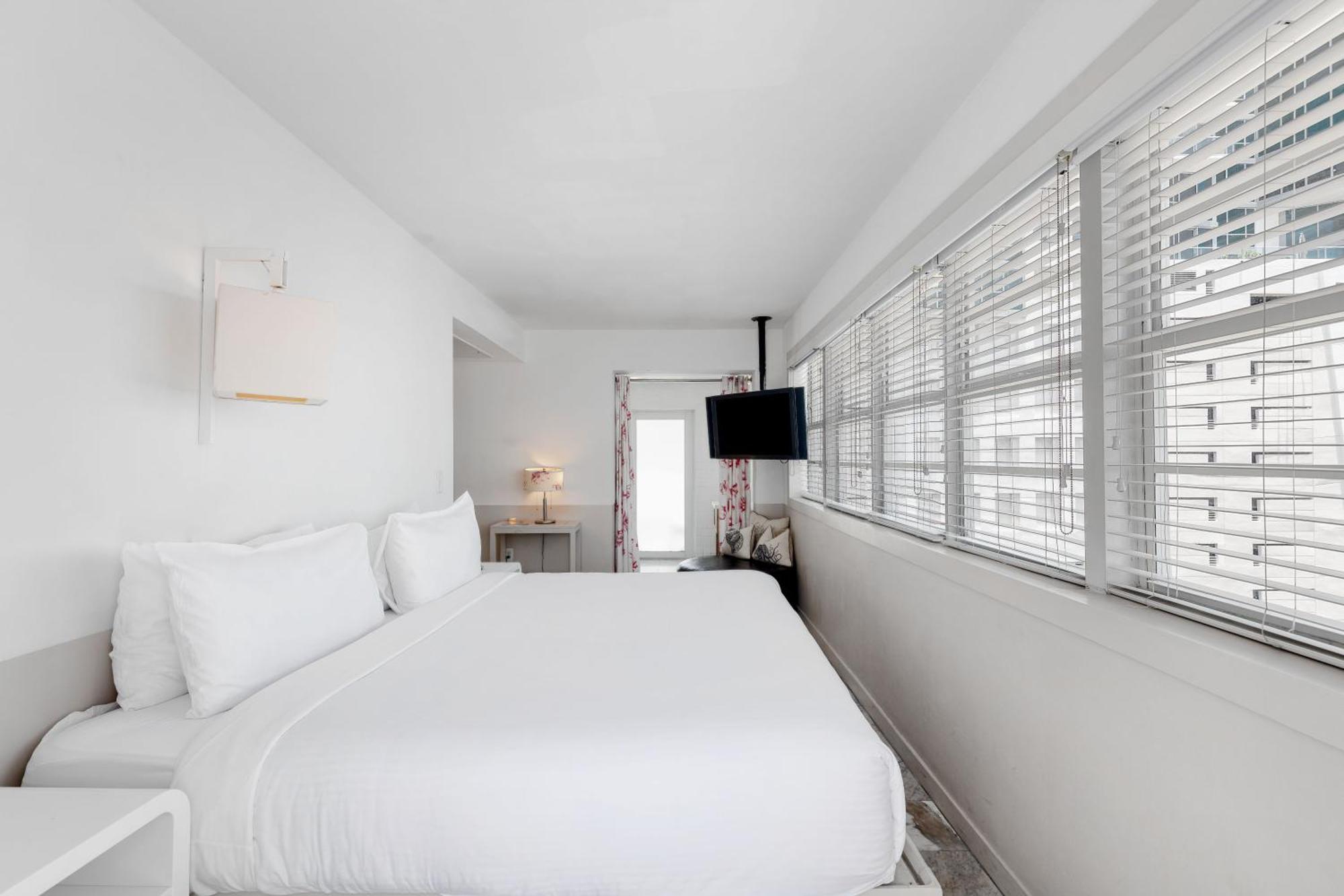 Ático con balcón y vistas parciales al mar - Cama extragrande - No fumadores